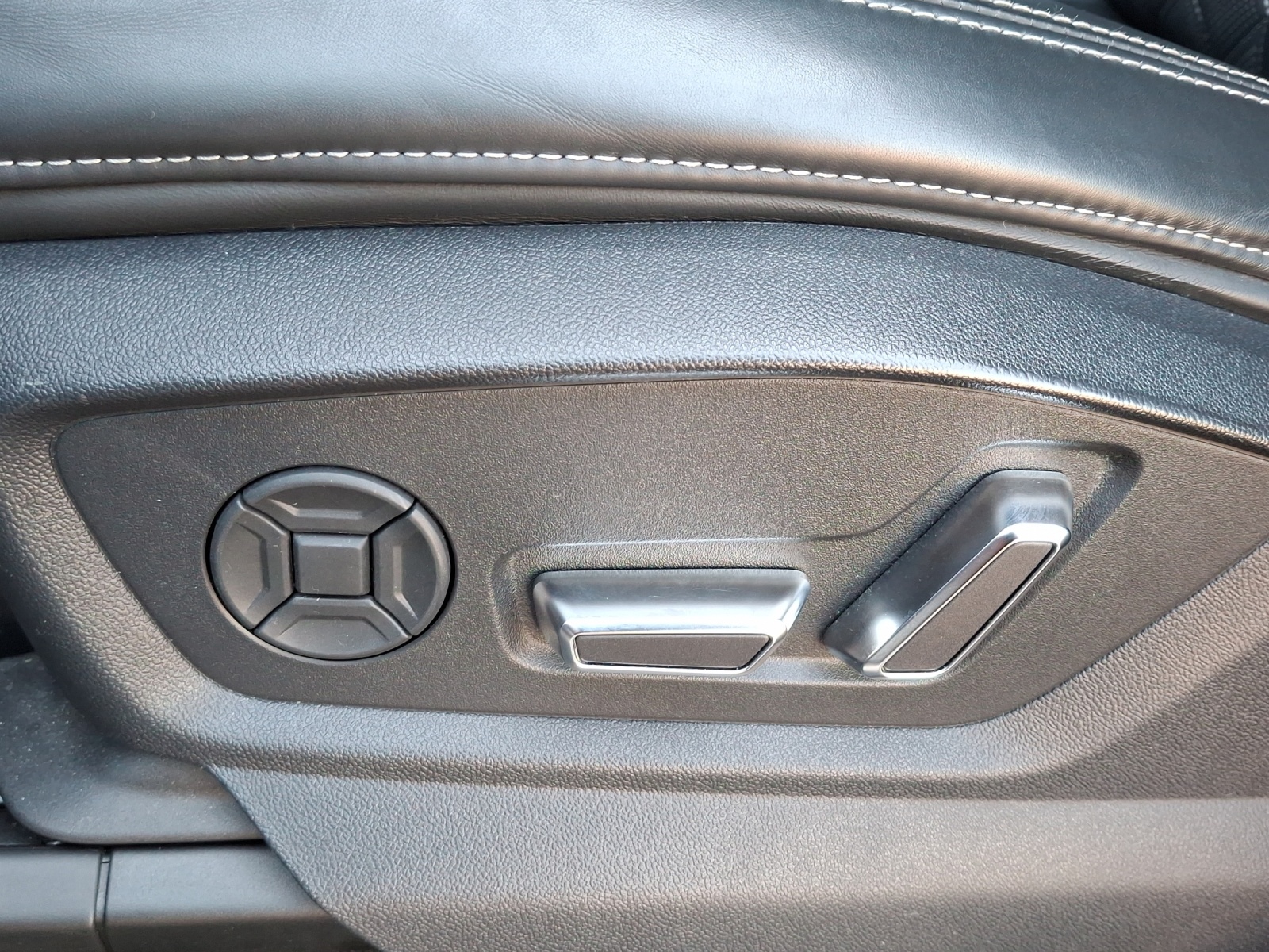 AUDI Q8 60 TFSI e quattro PHEV tiptronic-image-14