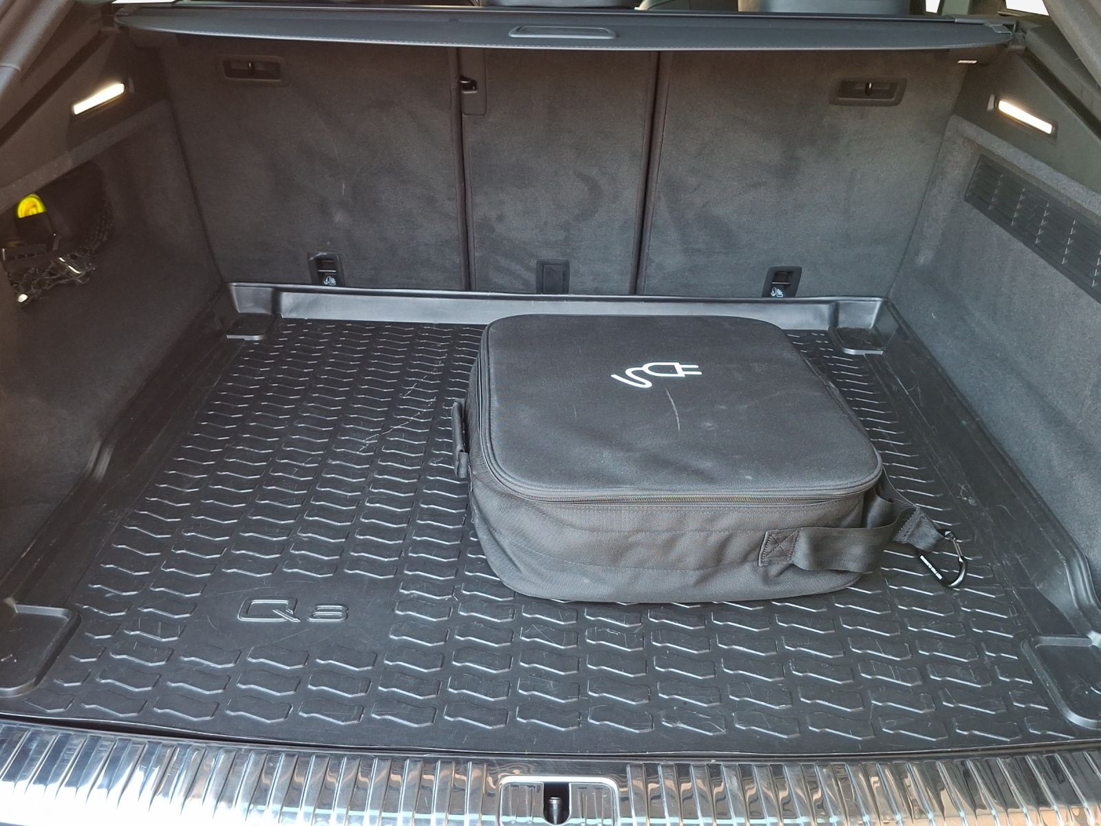 AUDI Q8 60 TFSI e quattro PHEV tiptronic-image-12