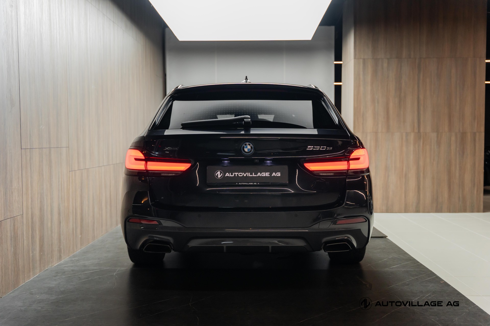 BMW 530e xDrive Touring Pure M Sport Steptronic-image-30