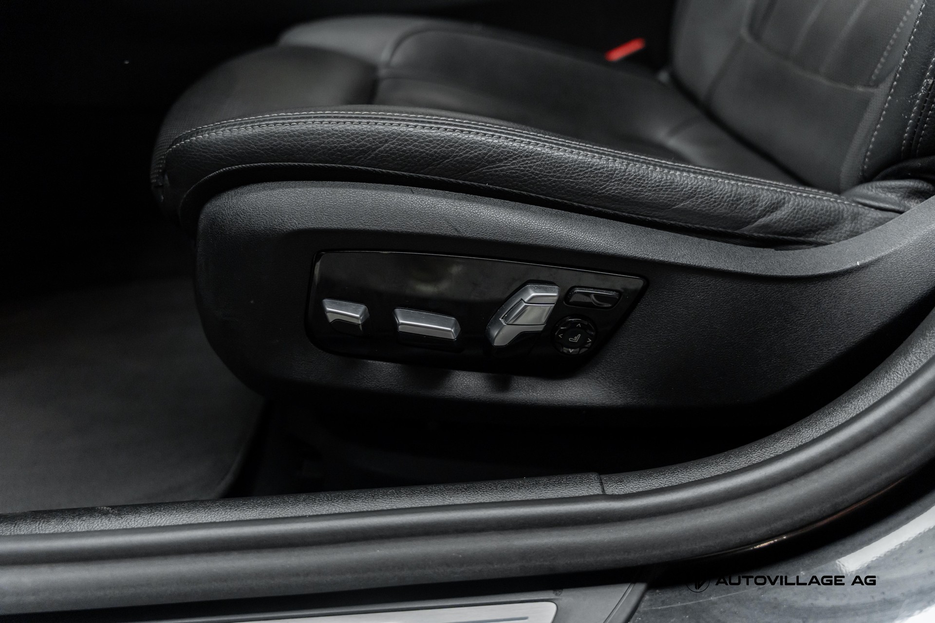 BMW 530e xDrive Touring Pure M Sport Steptronic-image-24