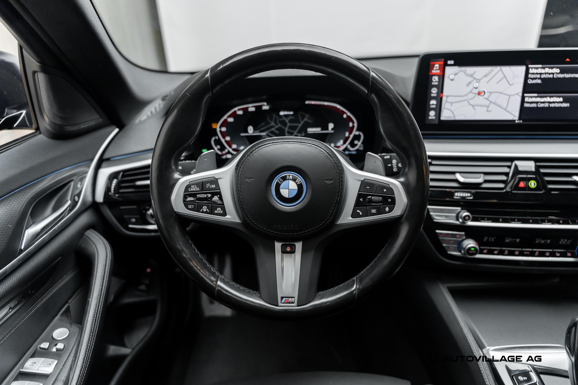 BMW 530e xDrive Touring Pure M Sport Steptronic-image-19