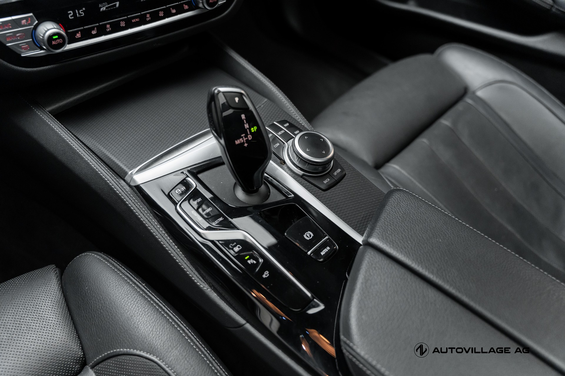 BMW 530e xDrive Touring Pure M Sport Steptronic-image-15