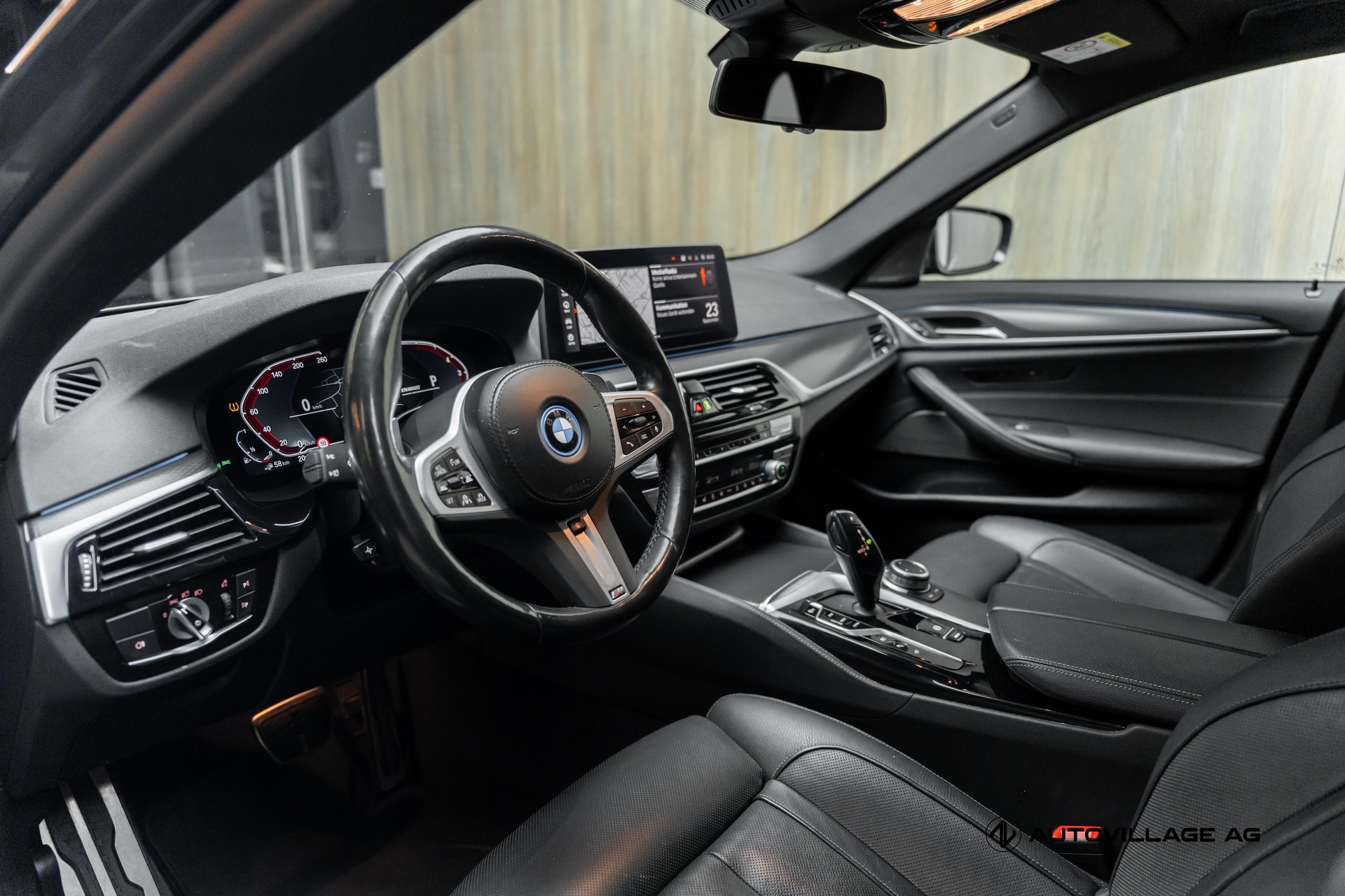 BMW 530e xDrive Touring Pure M Sport Steptronic-showroom-element-3