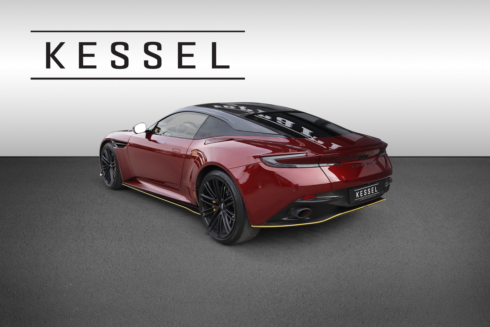 ASTON MARTIN DB12-image-4