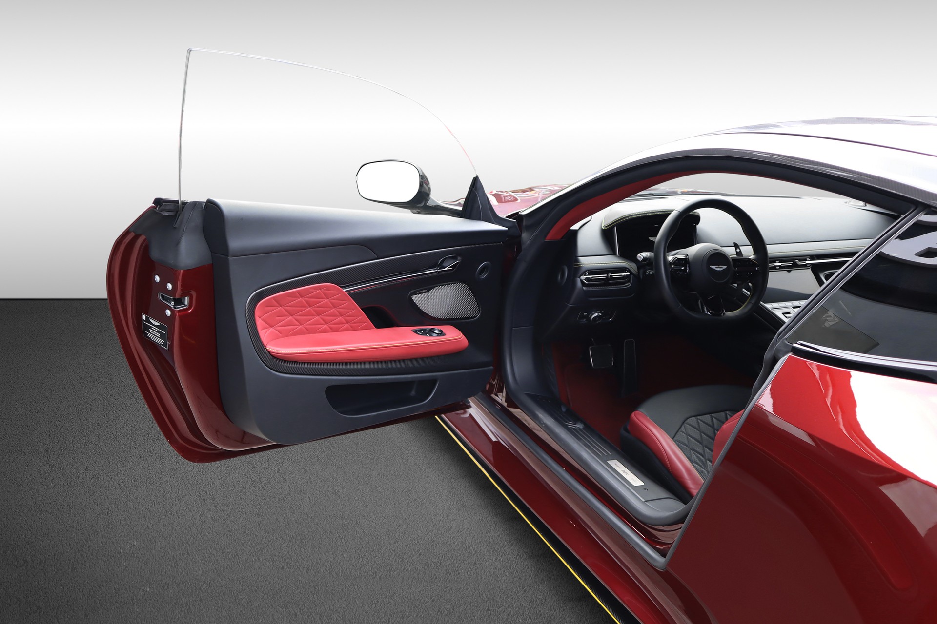 ASTON MARTIN DB12-image-9