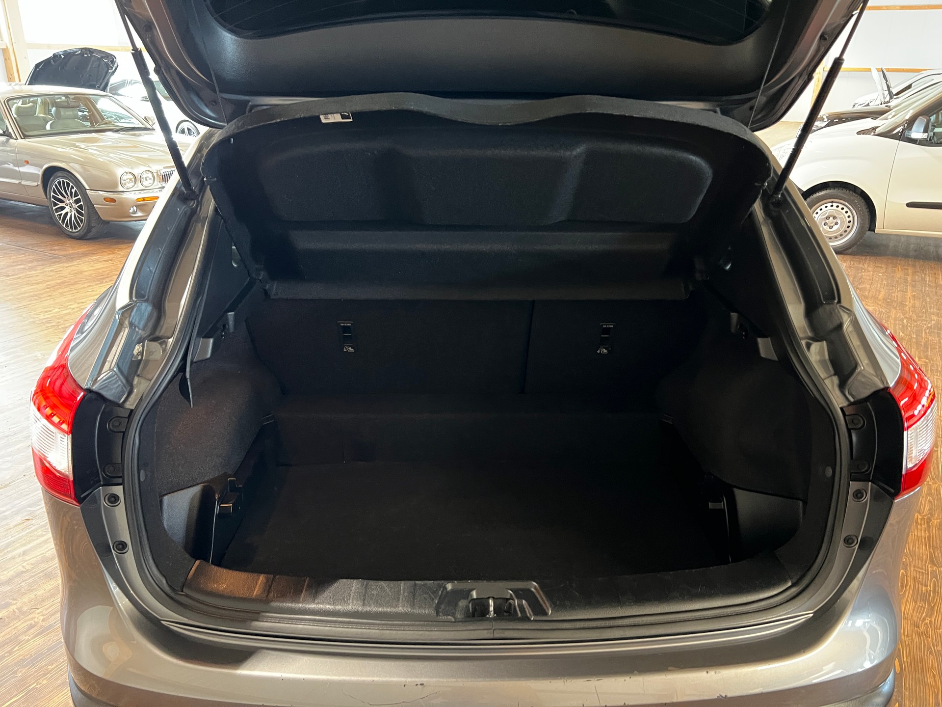 NISSAN Qashqai 1.6 dCi tekna Xtronic CVT-image-15