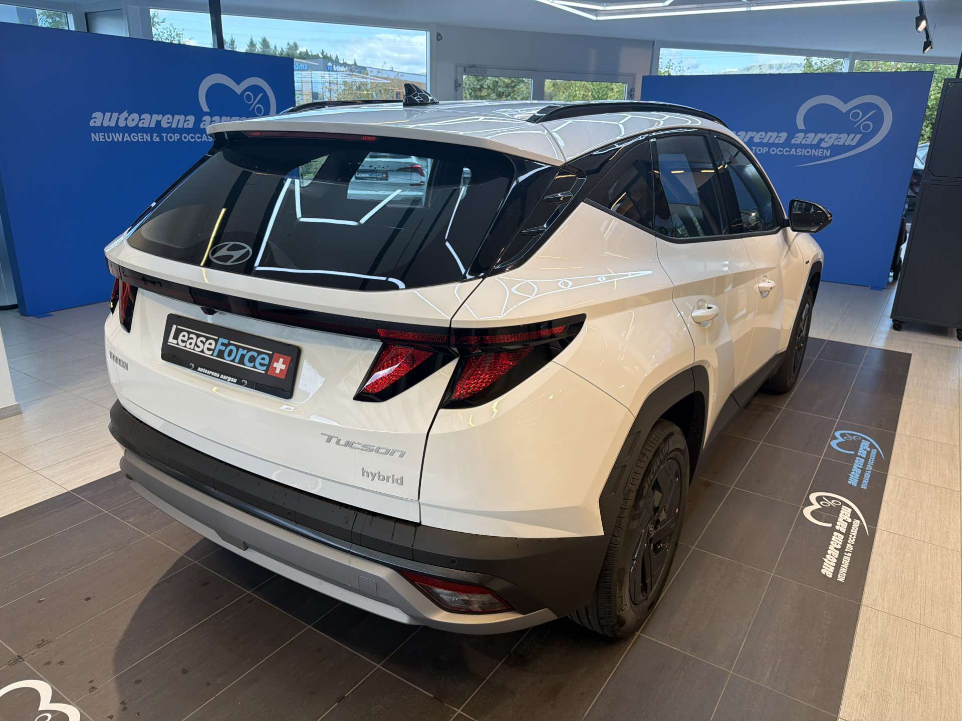 HYUNDAI Tucson 1.6 TGDI HEV Black Line Automat-image-2