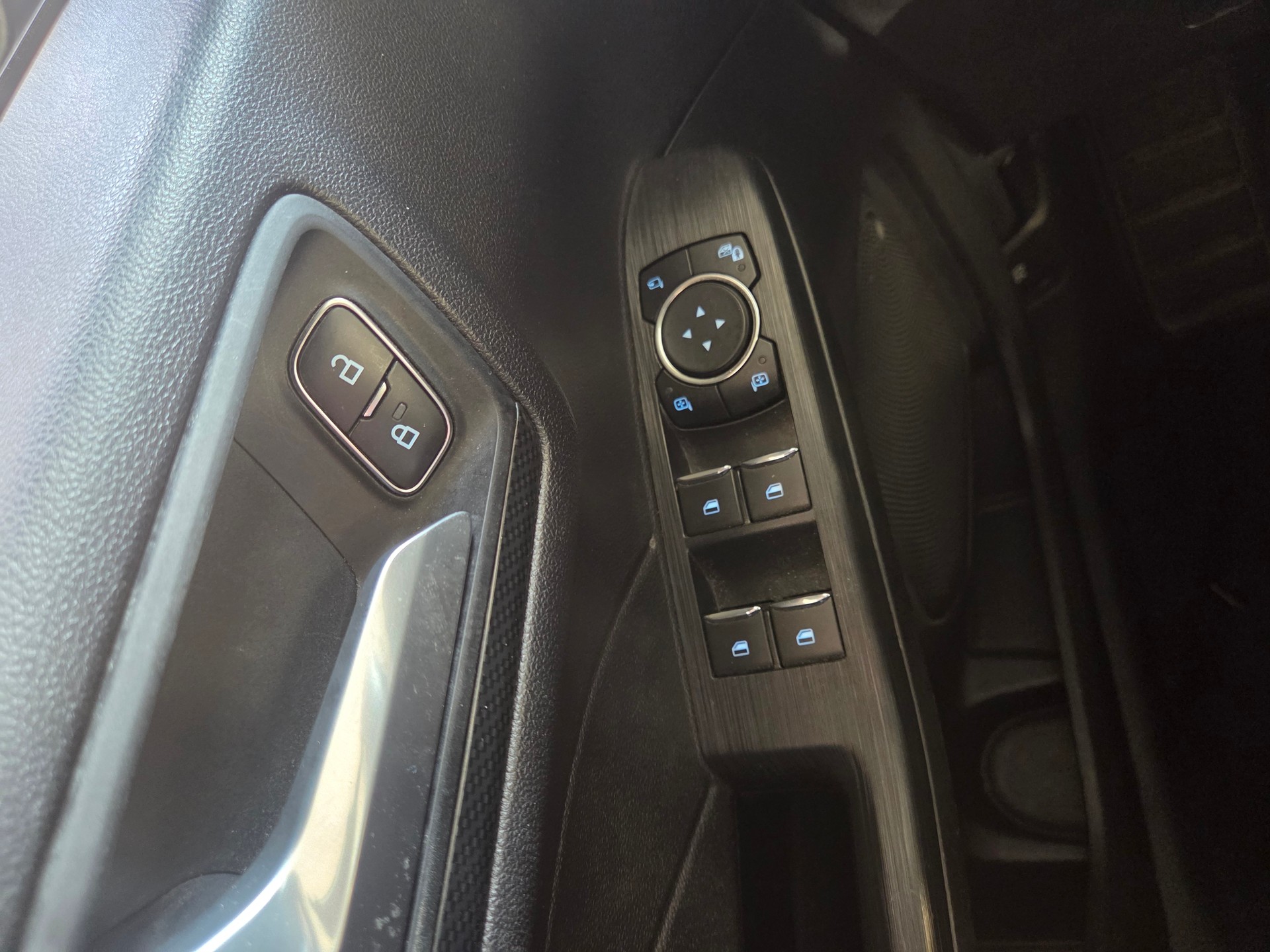 FORD Kuga 2.5 FHEV ST-Line X 4WD-image-6
