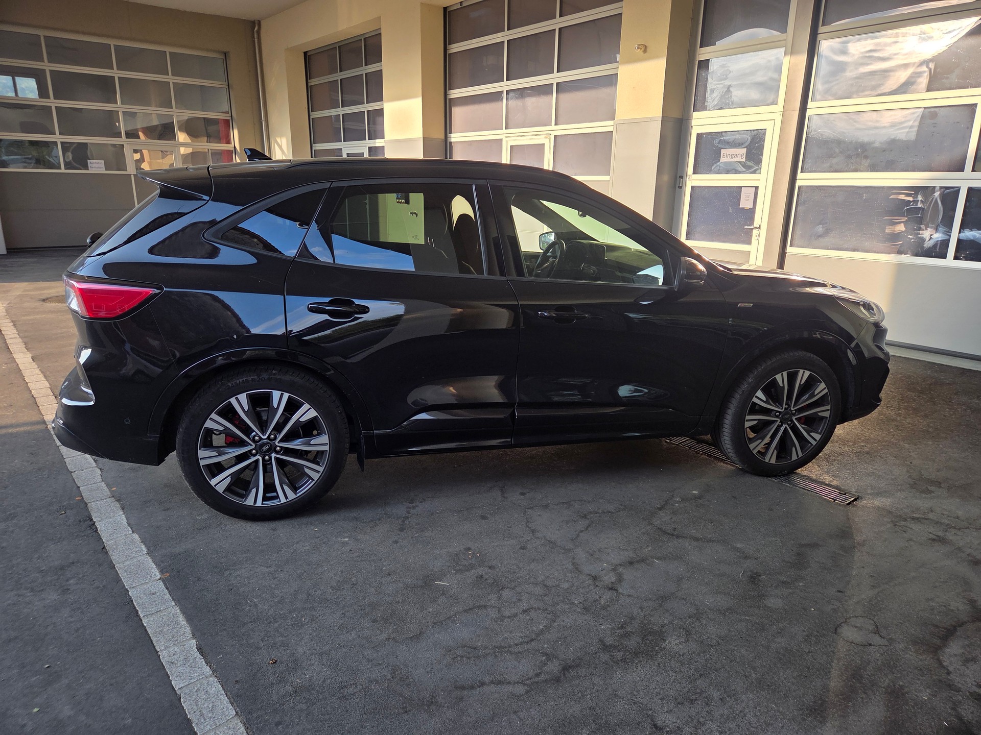 FORD Kuga 2.5 FHEV ST-Line X 4WD-image-2