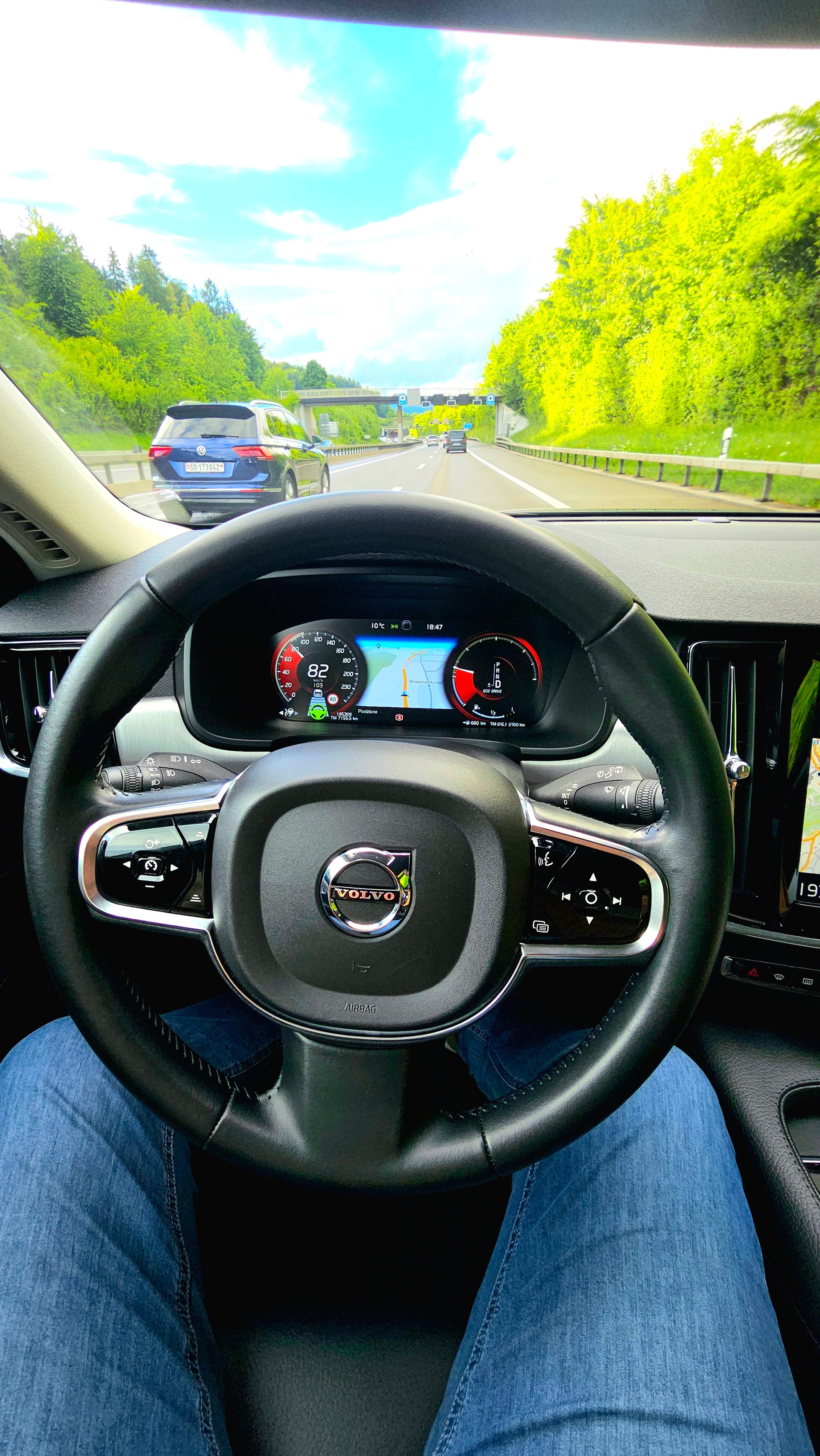 VOLVO D4 Momentum Geartronic 8-image-11