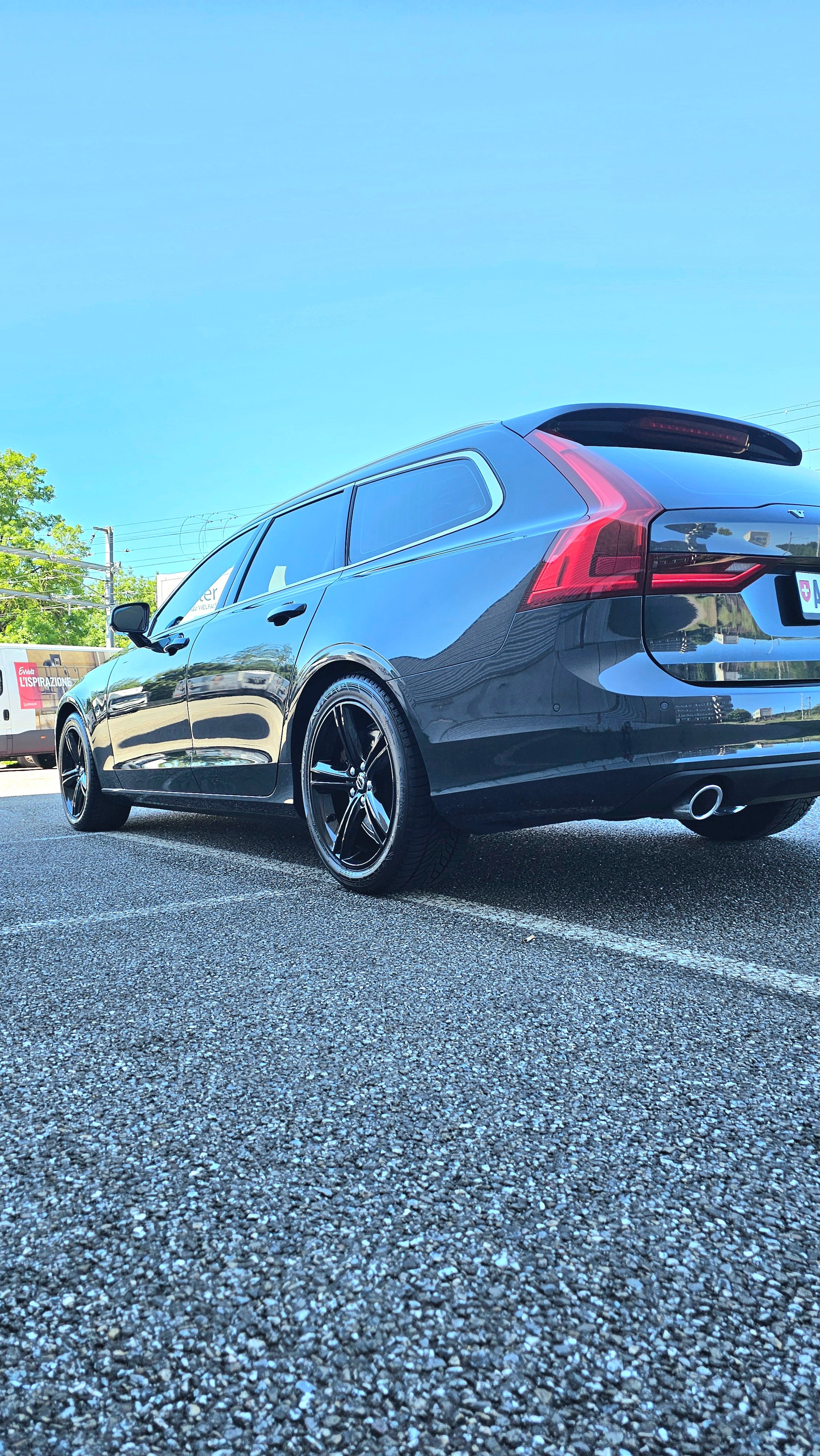 VOLVO D4 Momentum Geartronic 8-image-16
