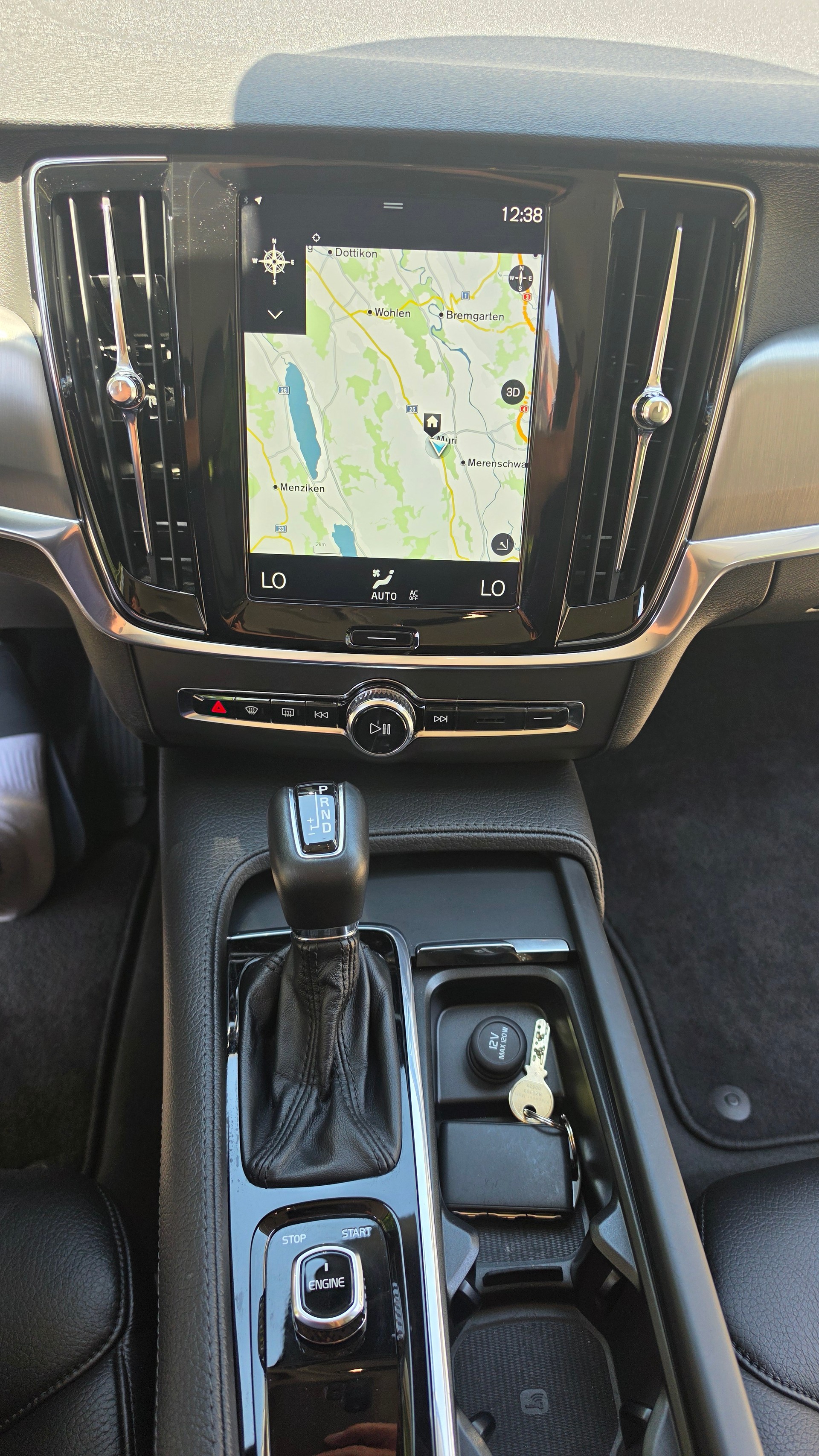 VOLVO D4 Momentum Geartronic 8-image-14