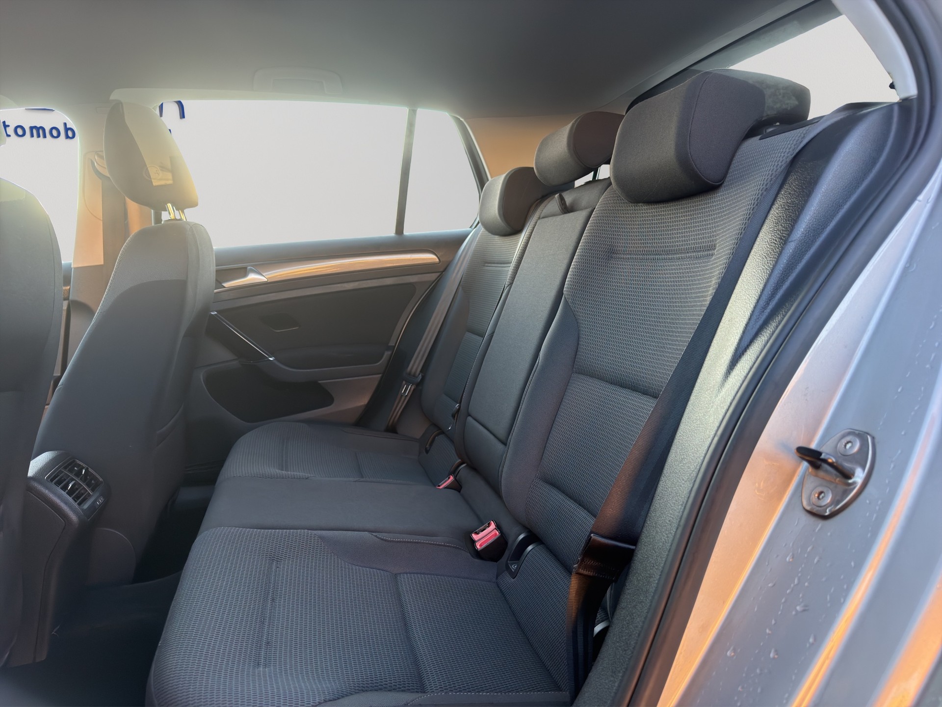 VW Golf 2.0 TDI Highline-image-11