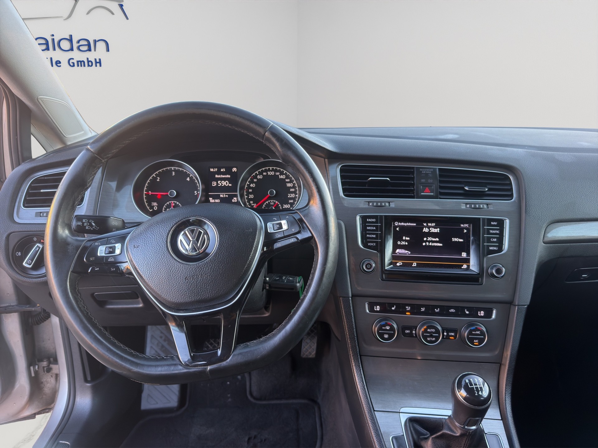 VW Golf 2.0 TDI Highline-image-12