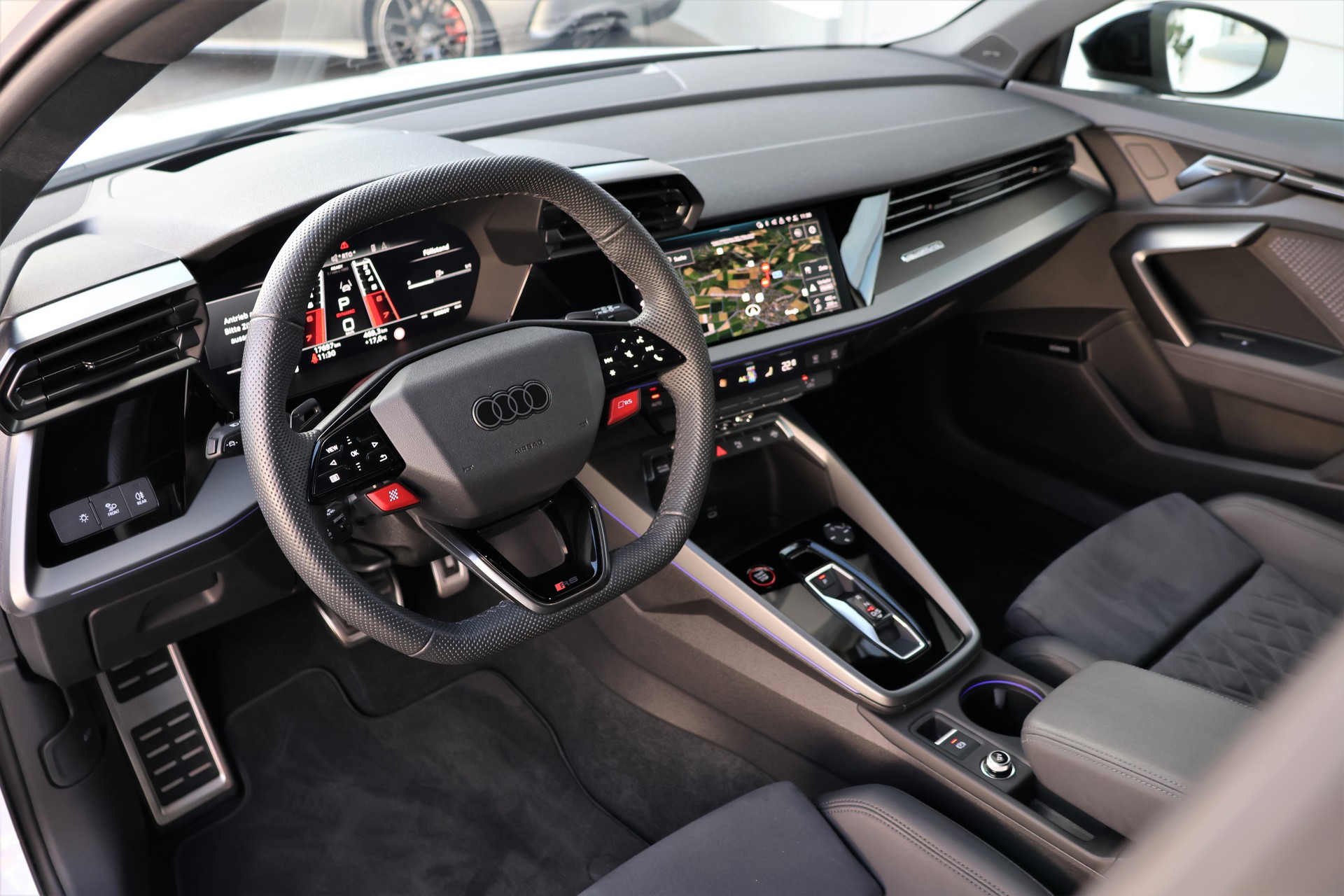 AUDI RS3 Sportback 2.5 TSI quattro S-tronic (CH)-image-10