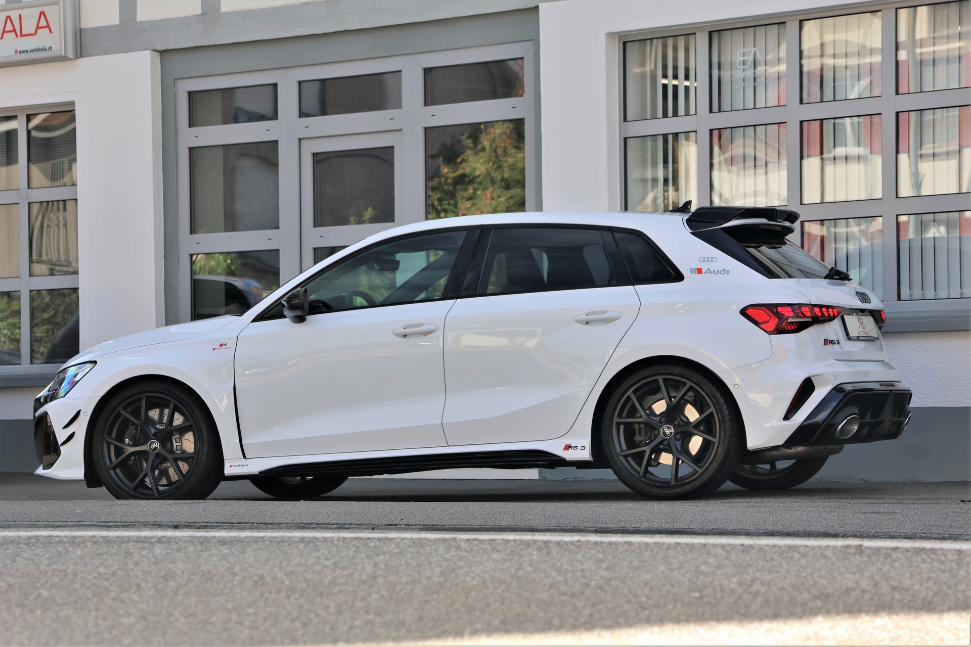 AUDI RS3 Sportback 2.5 TSI quattro S-tronic (CH)-image-3