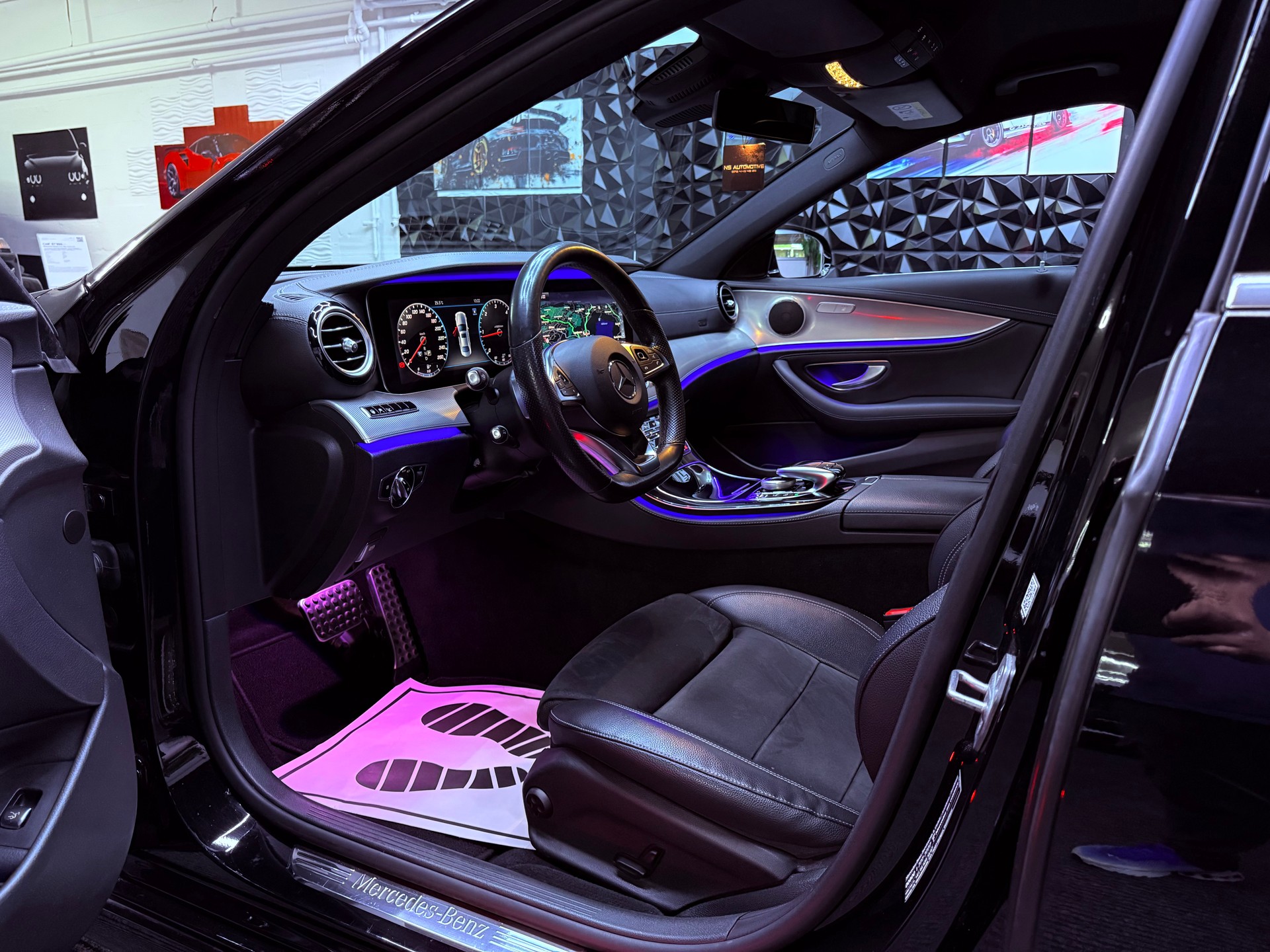 MERCEDES-BENZ E 220 d AMG Line 4Matic 9G-Tronic-image-12