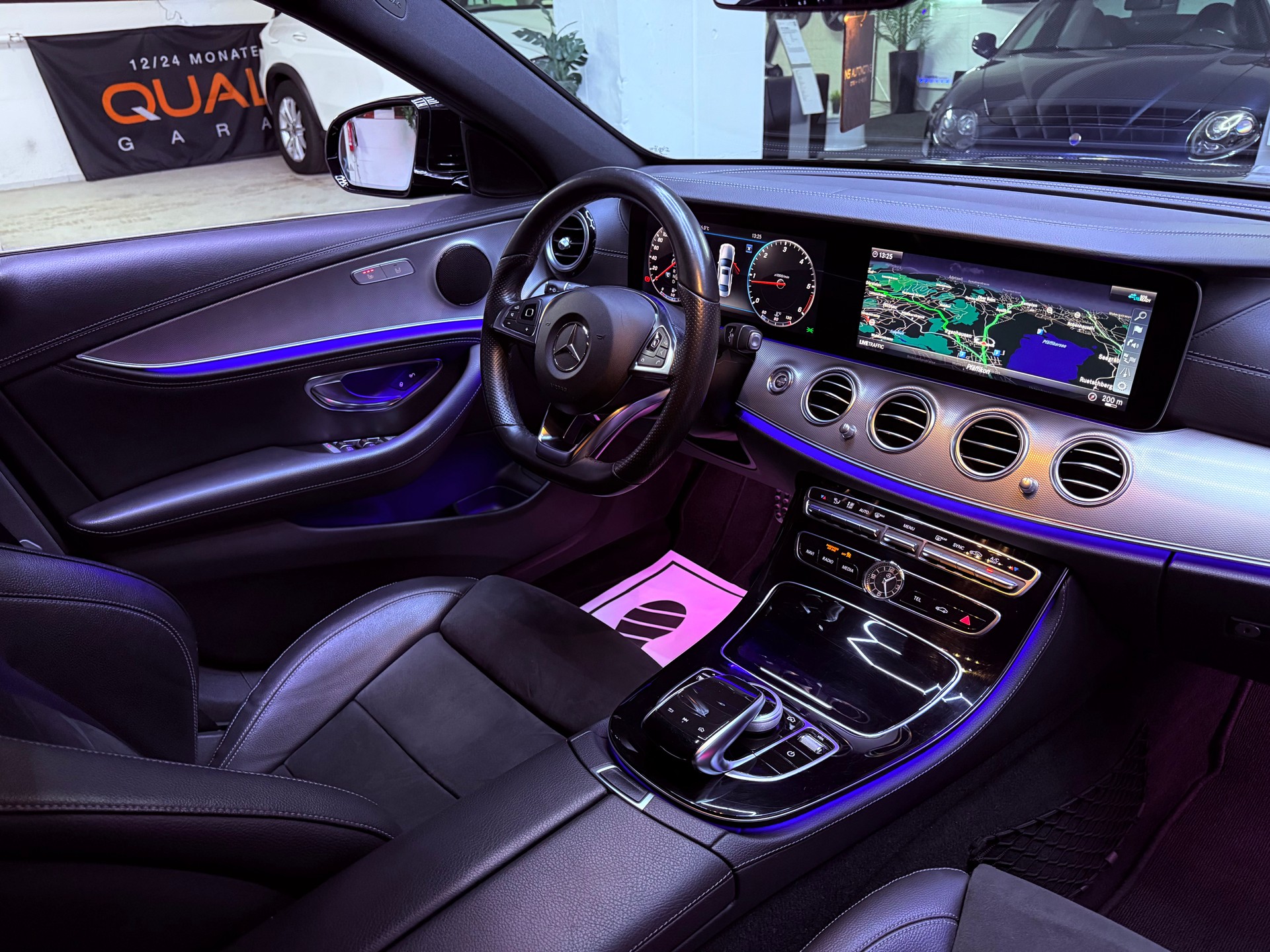 MERCEDES-BENZ E 220 d AMG Line 4Matic 9G-Tronic-image-17