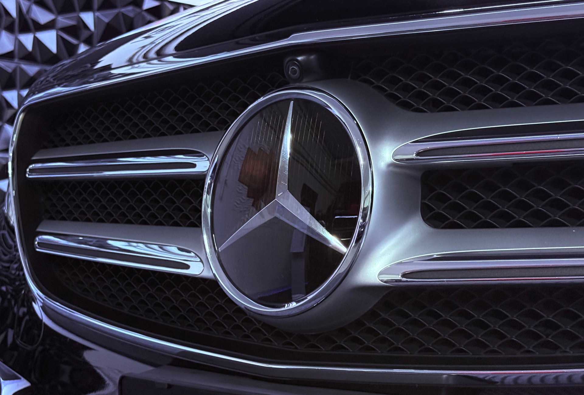 MERCEDES-BENZ E 220 d AMG Line 4Matic 9G-Tronic-image-21