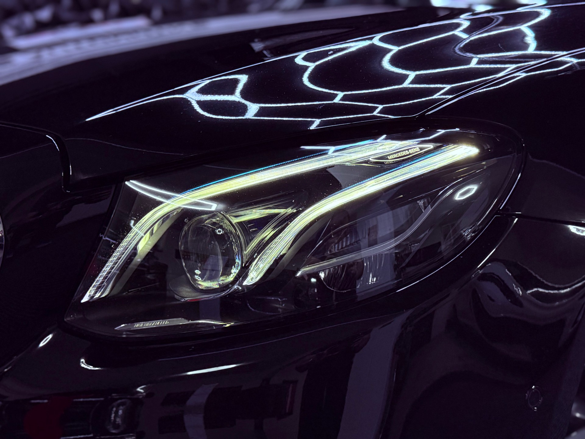 MERCEDES-BENZ E 220 d AMG Line 4Matic 9G-Tronic-image-7