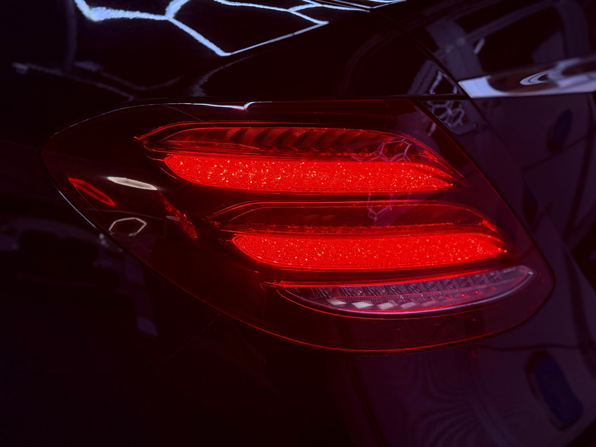 MERCEDES-BENZ E 220 d AMG Line 4Matic 9G-Tronic-image-8