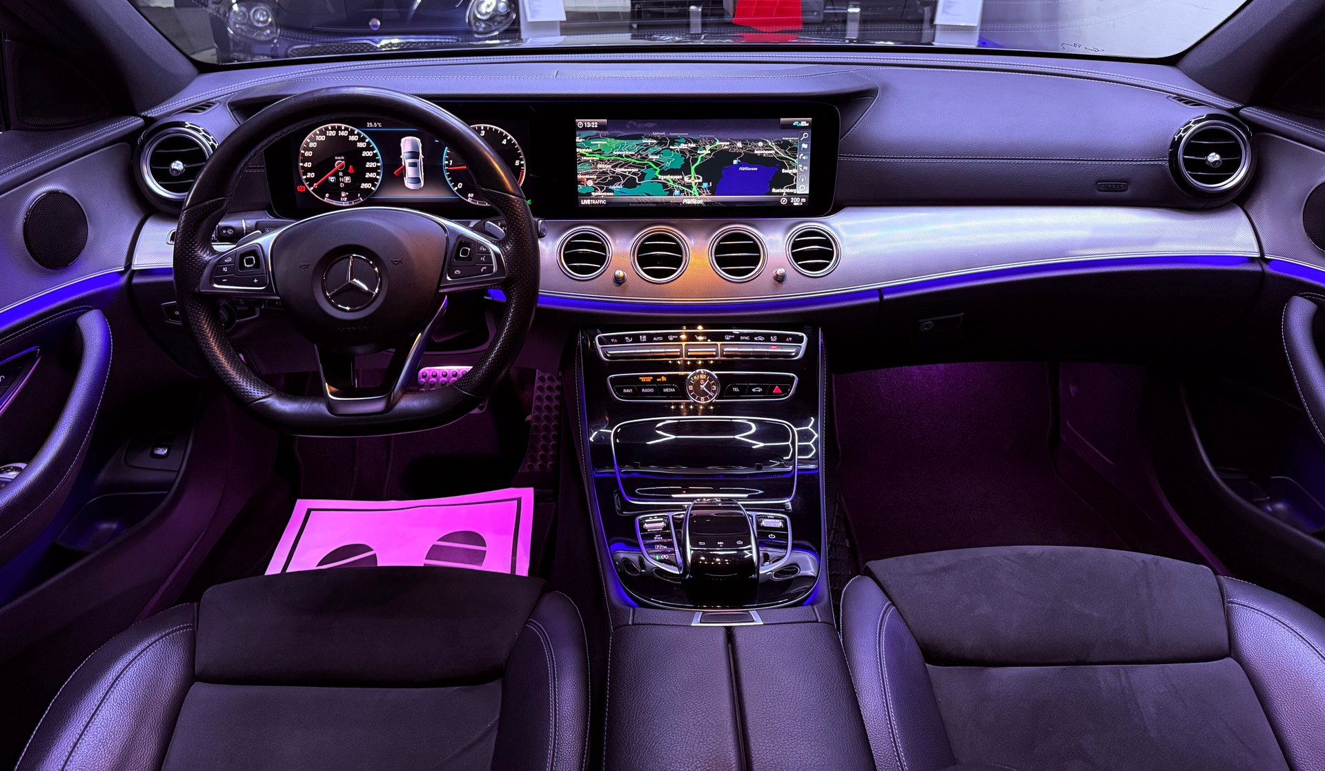 MERCEDES-BENZ E 220 d AMG Line 4Matic 9G-Tronic-image-31