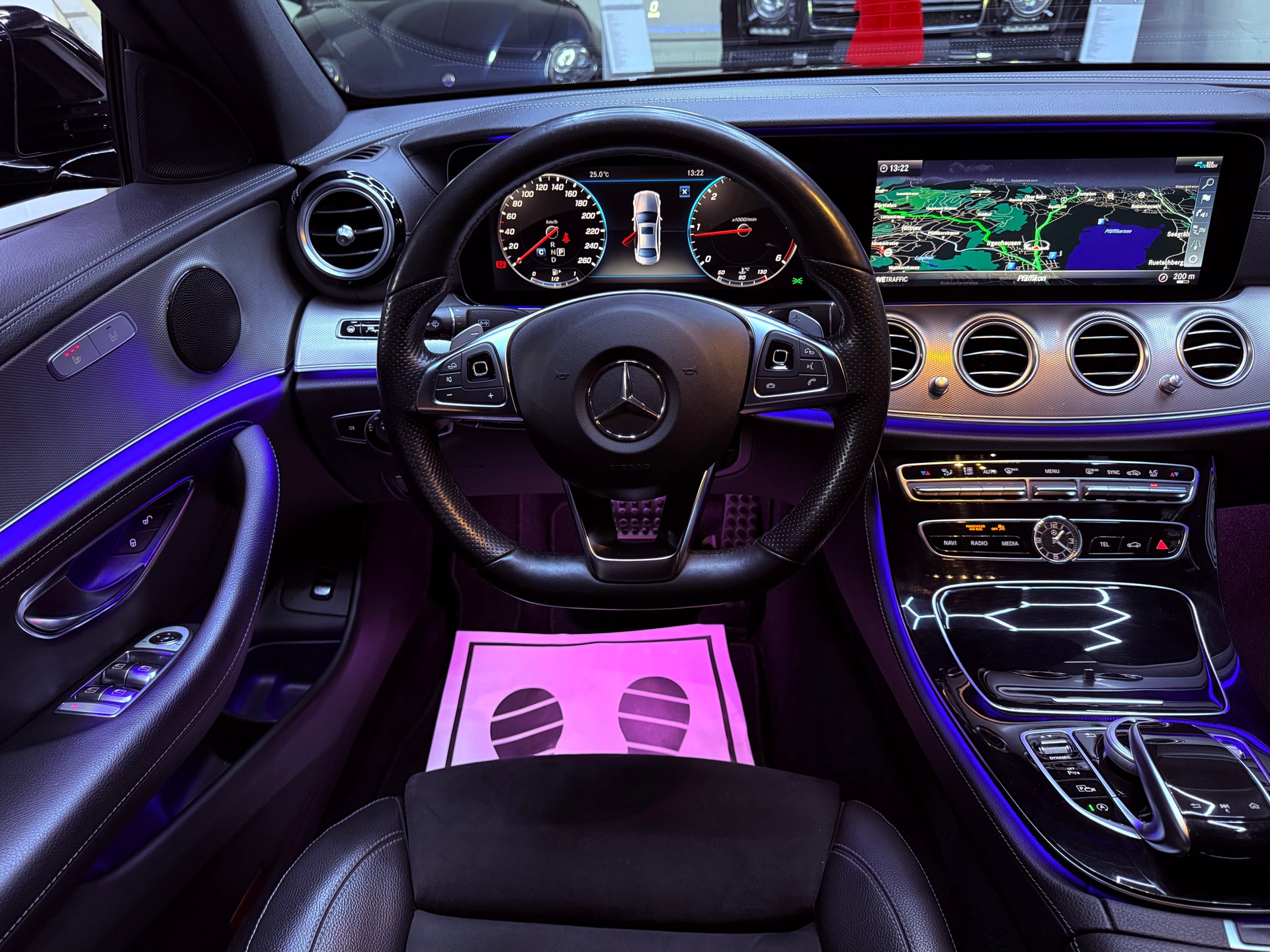 MERCEDES-BENZ E 220 d AMG Line 4Matic 9G-Tronic-image-11
