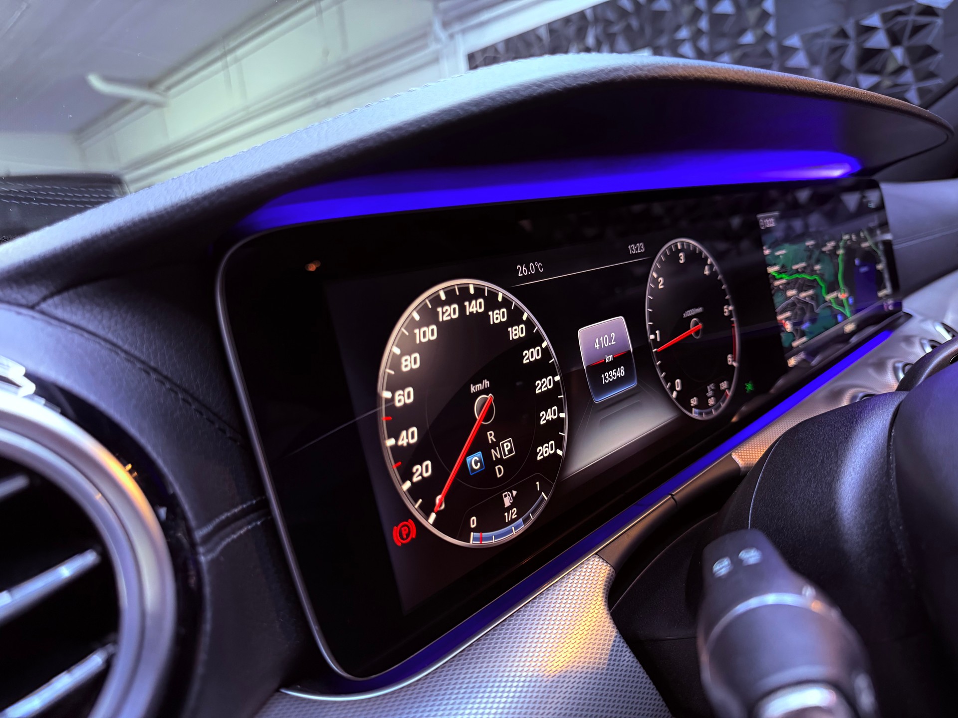 MERCEDES-BENZ E 220 d AMG Line 4Matic 9G-Tronic-image-13