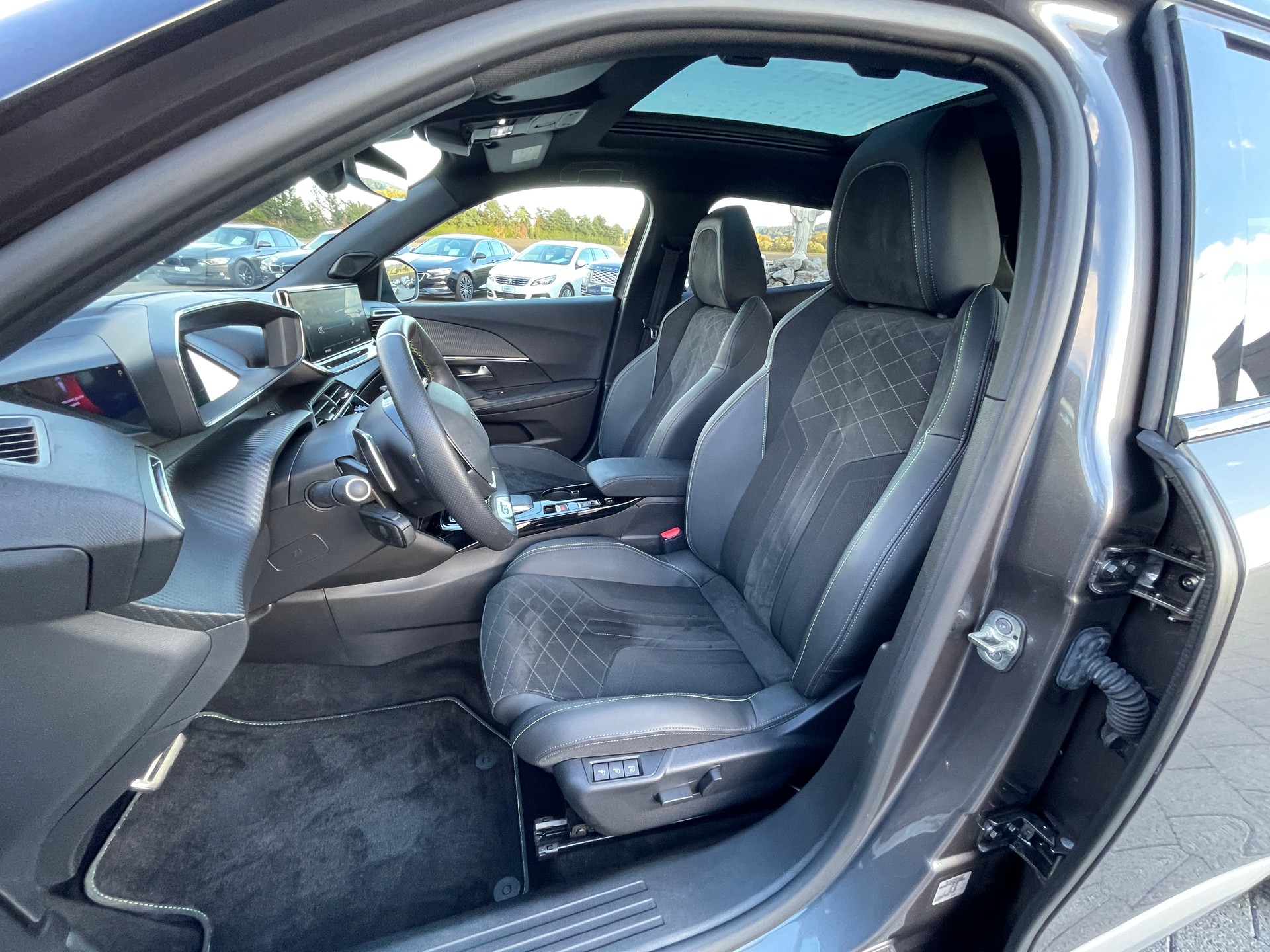 PEUGEOT 2008 1.5 BlueHDi GT EAT8-image-12