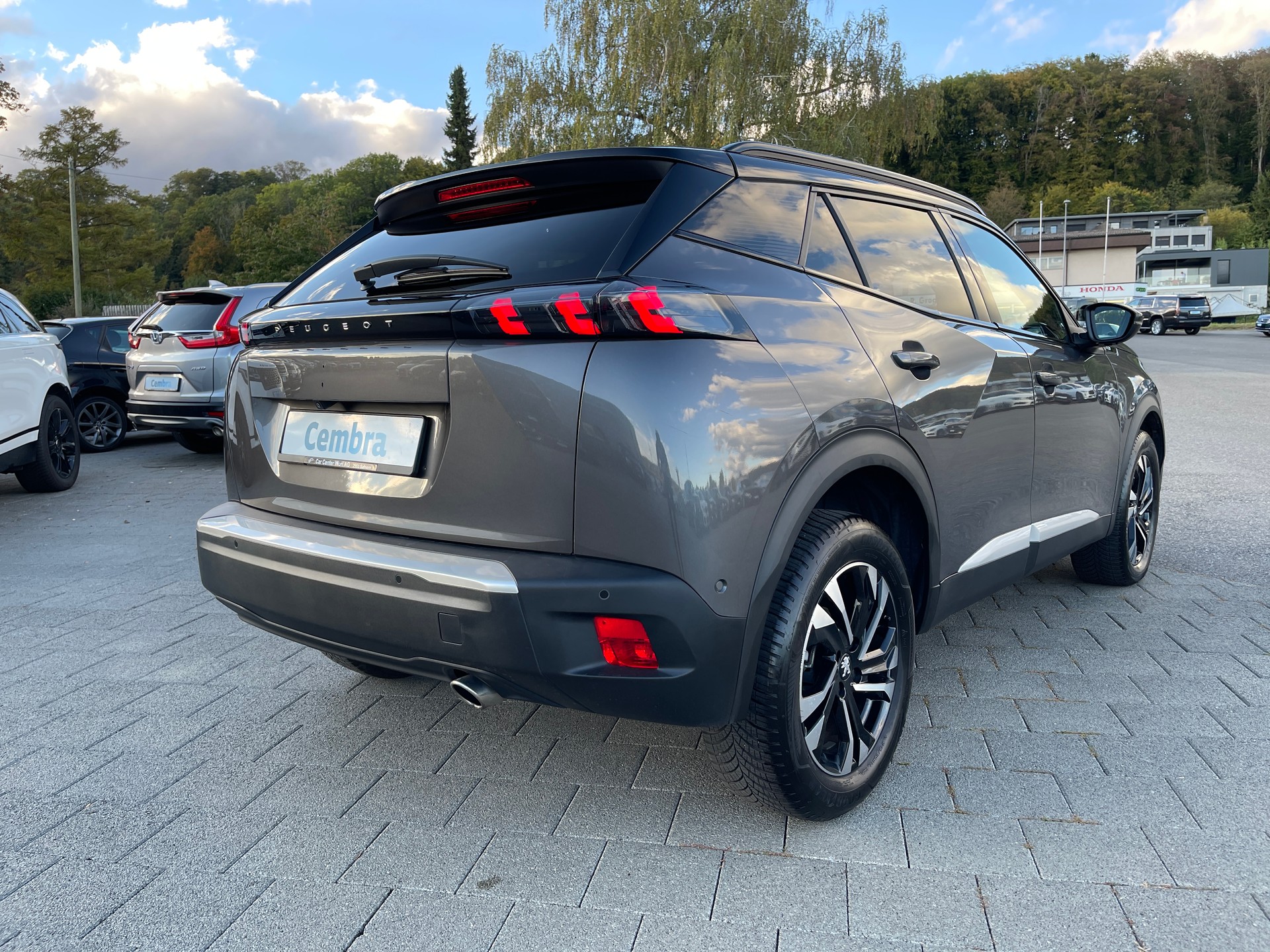 PEUGEOT 2008 1.5 BlueHDi GT EAT8-image-3