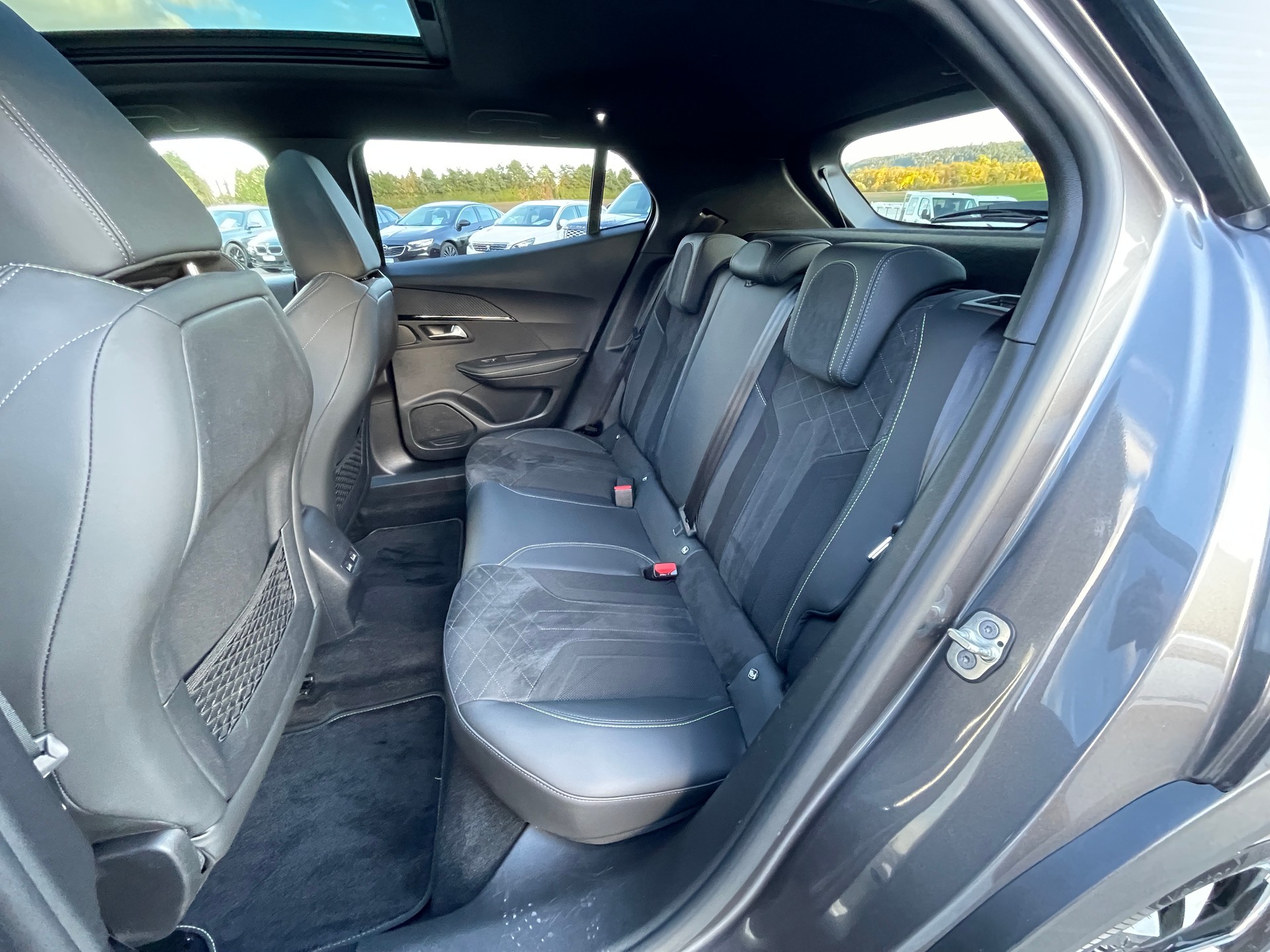 PEUGEOT 2008 1.5 BlueHDi GT EAT8-image-14