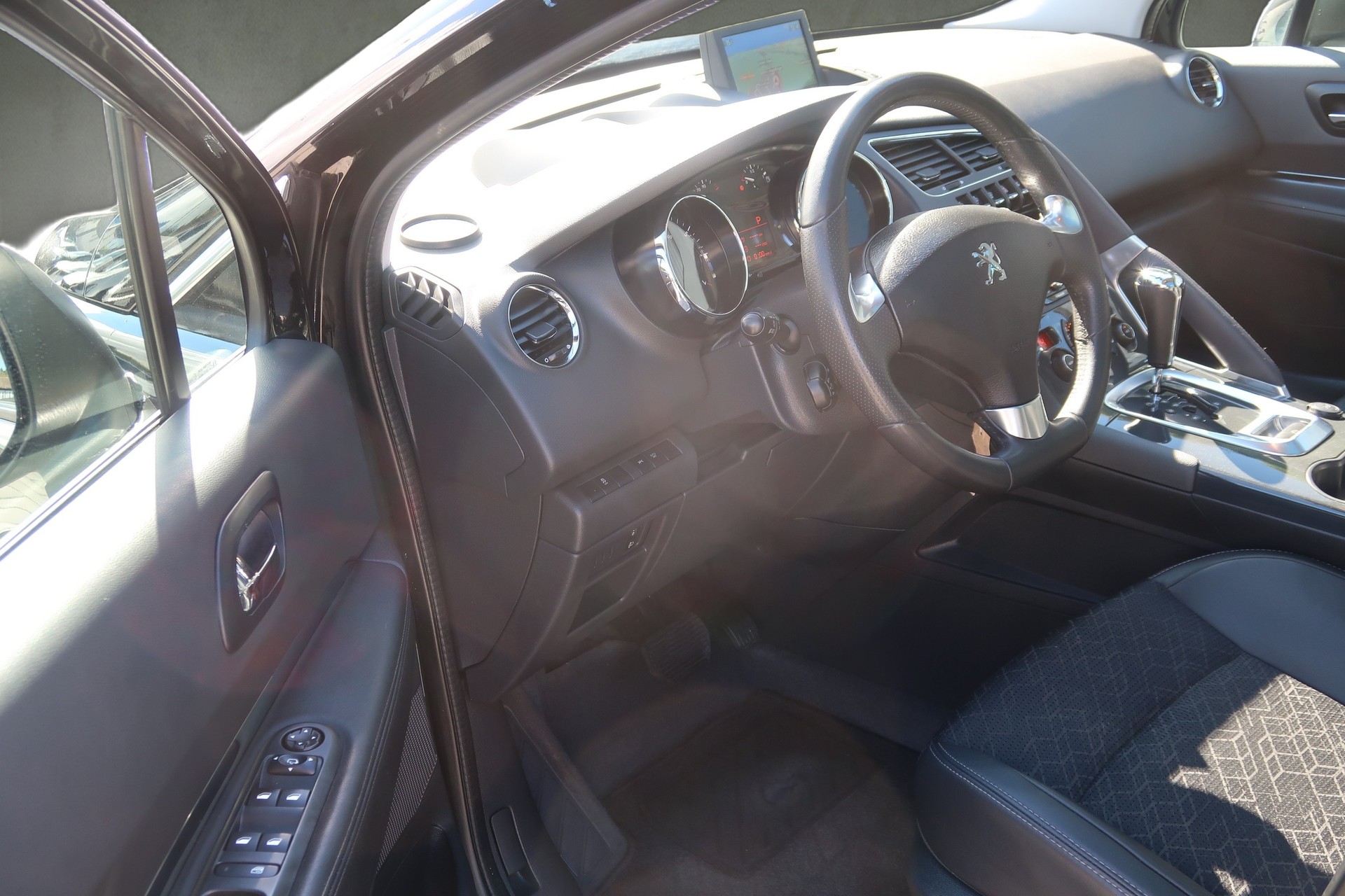 PEUGEOT 3008 1.6 1THP Allure Tiptronic-image-8