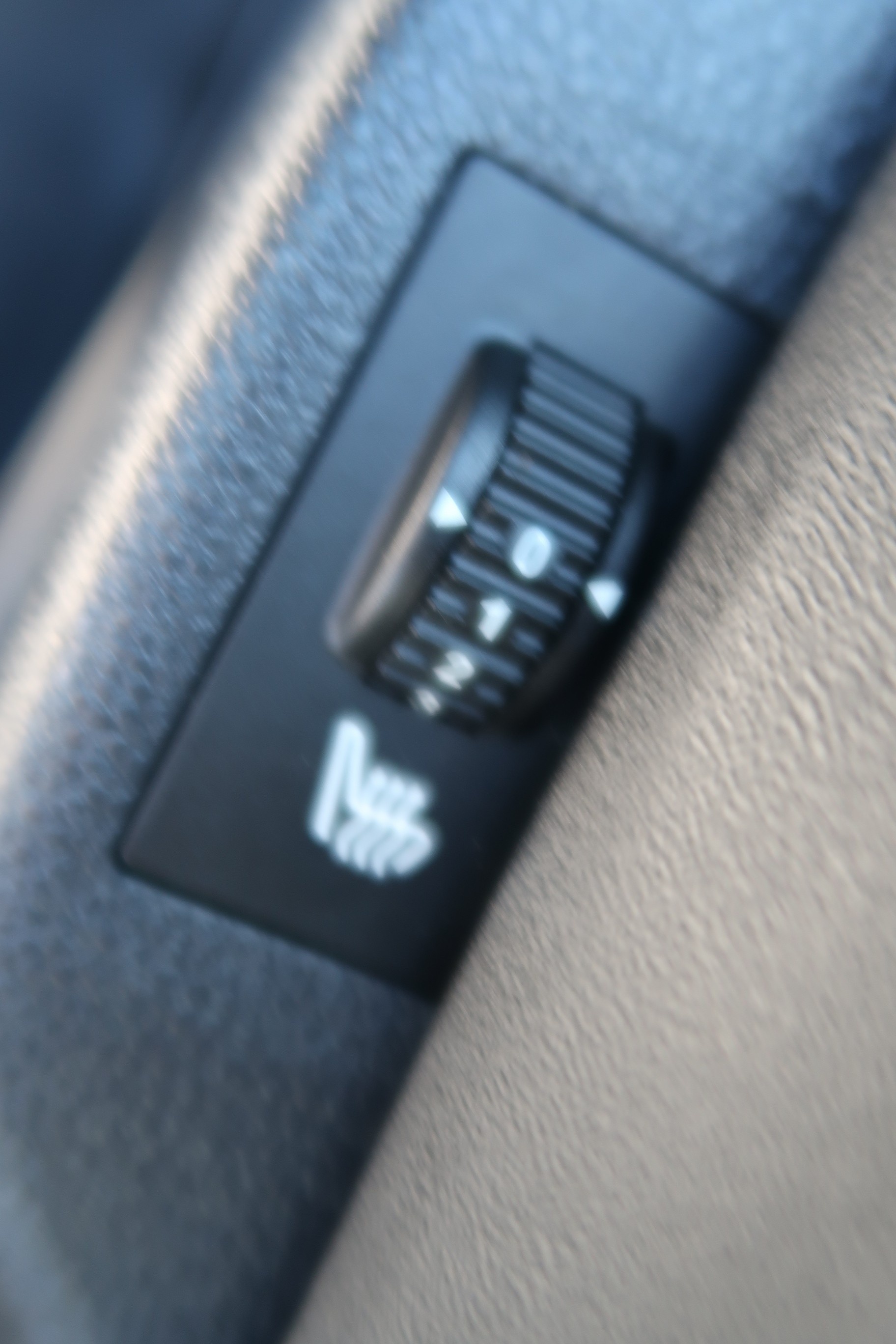PEUGEOT 3008 1.6 1THP Allure Tiptronic-image-10