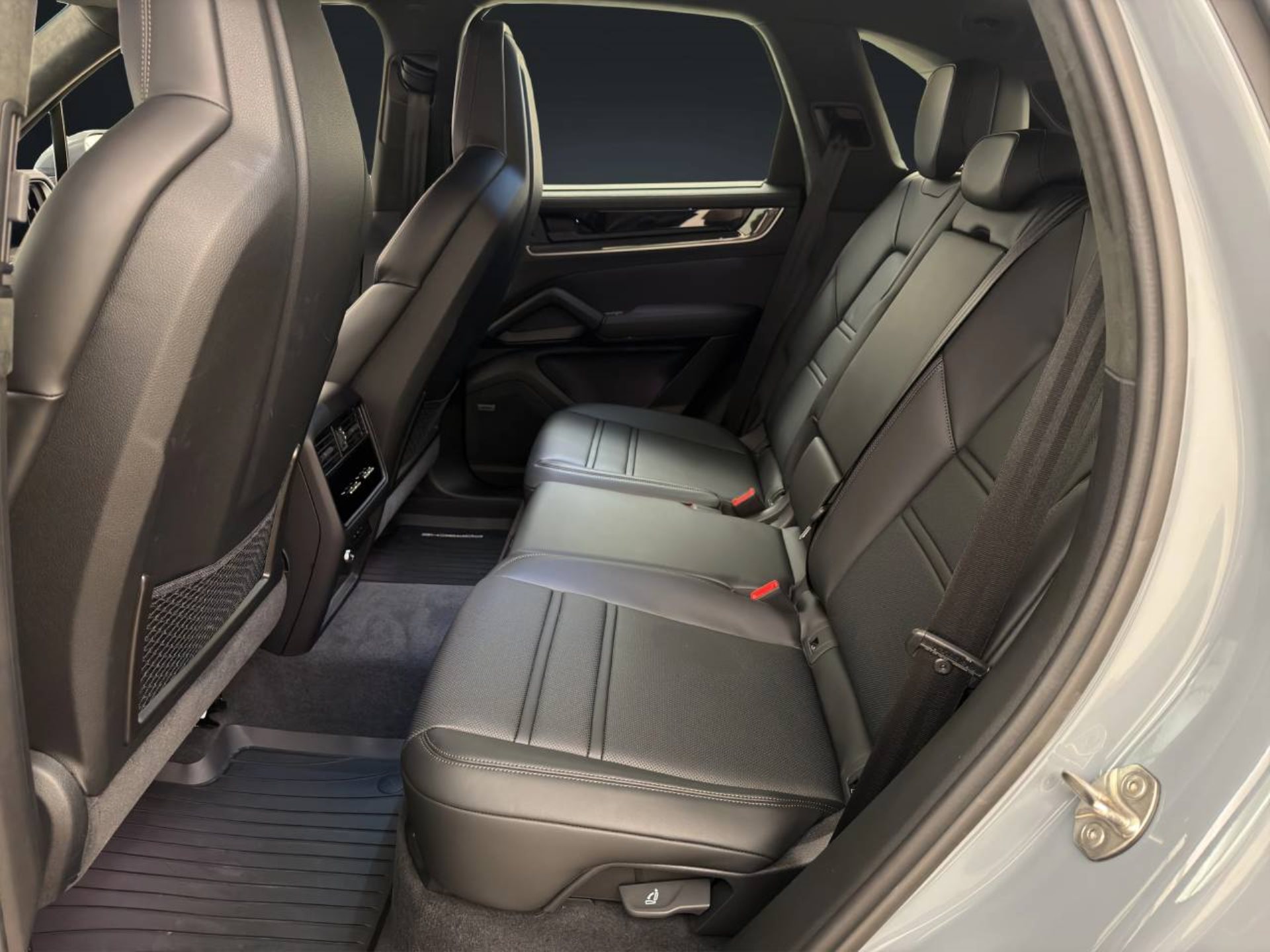 PORSCHE Cayenne Turbo E-Hybrid-image-15