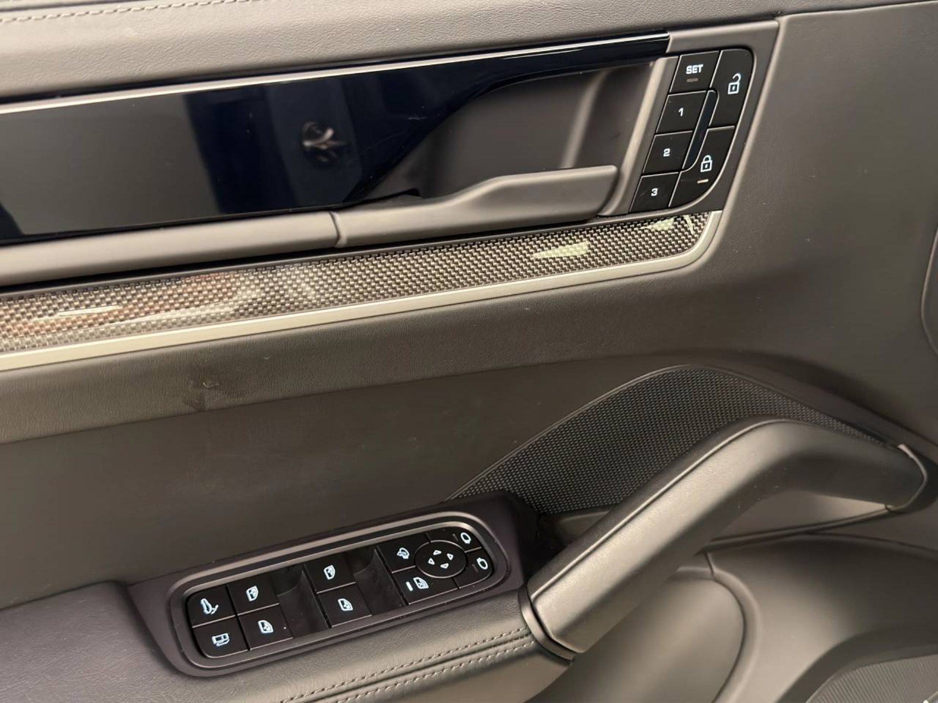 PORSCHE Cayenne Turbo E-Hybrid-image-19