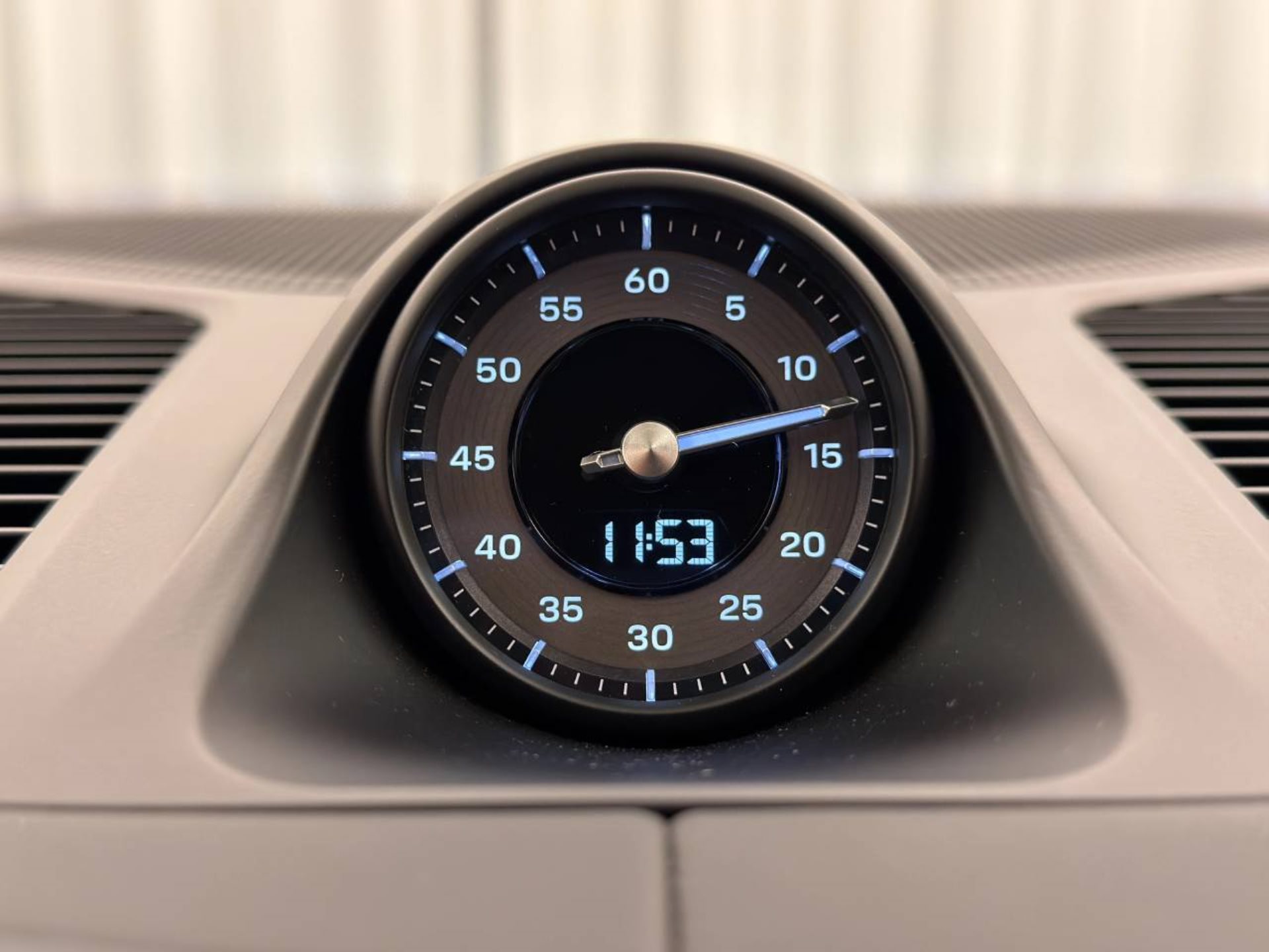 PORSCHE Cayenne Turbo E-Hybrid-image-22