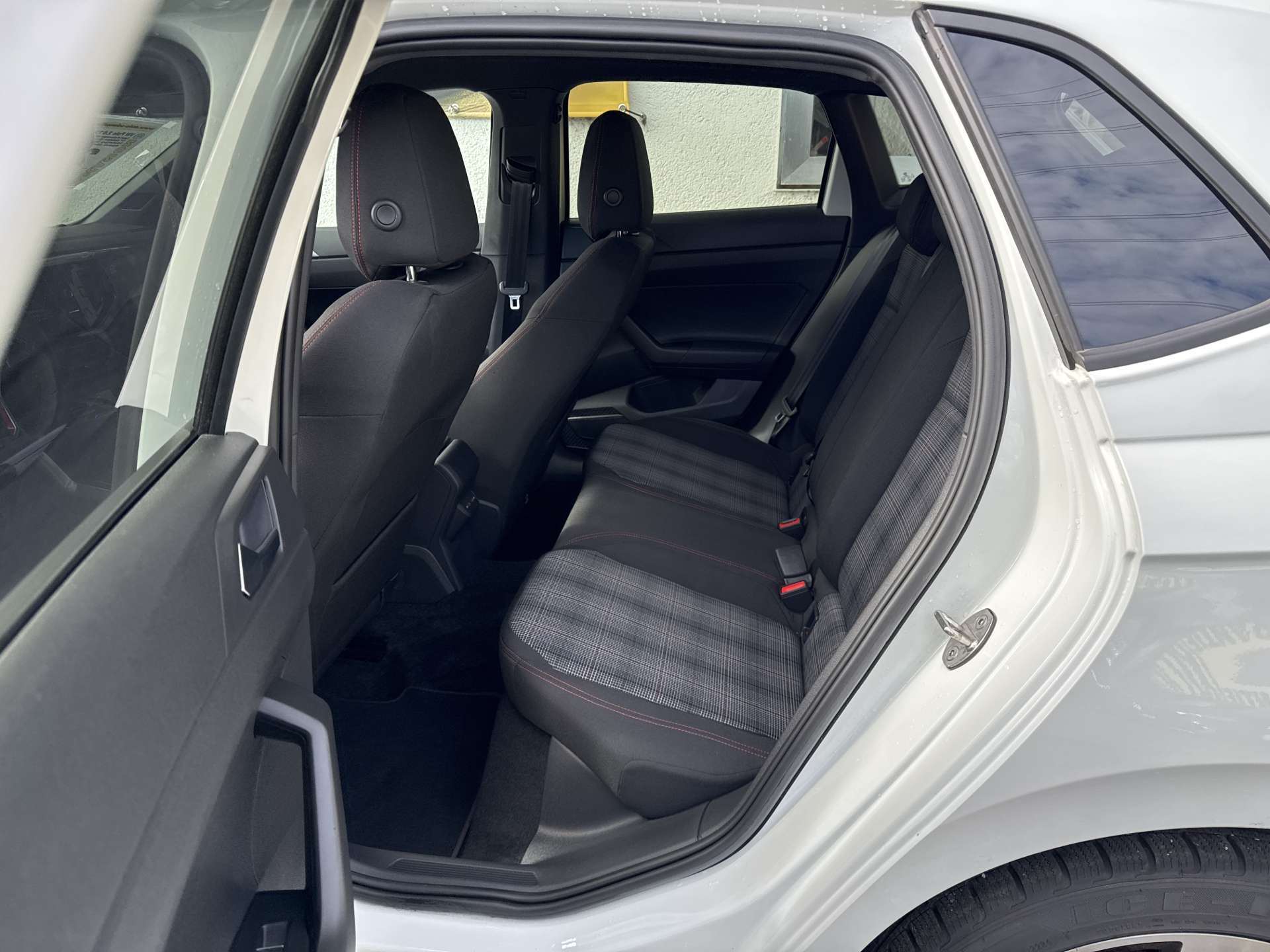 VW Polo 2.0 TSi GTi 207PS DSG-Automat-image-7