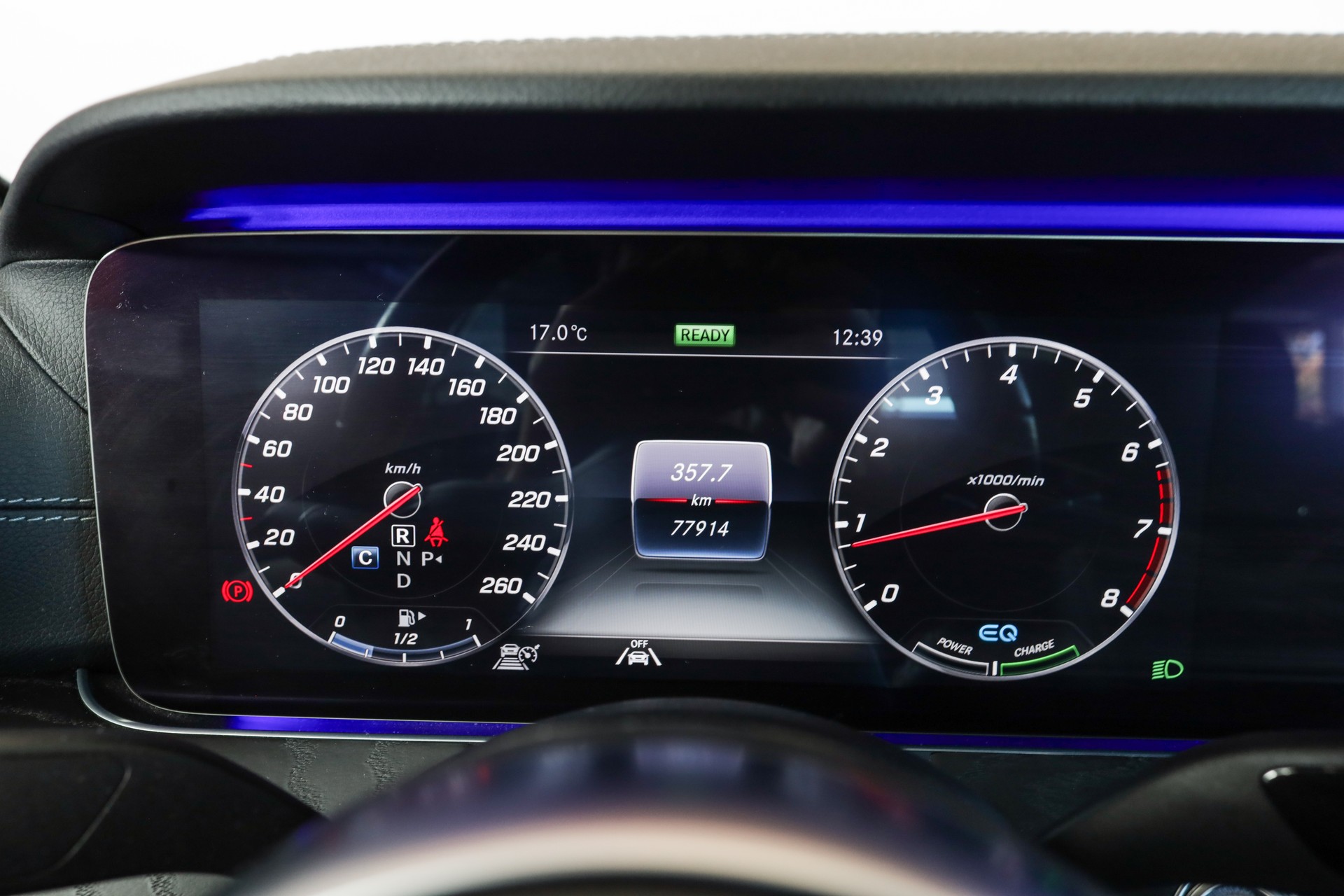 MERCEDES-BENZ E 200 Coupé AMG Line 4 Matic • Bleu cavansite • Toit panoramique • Burmester-image-17