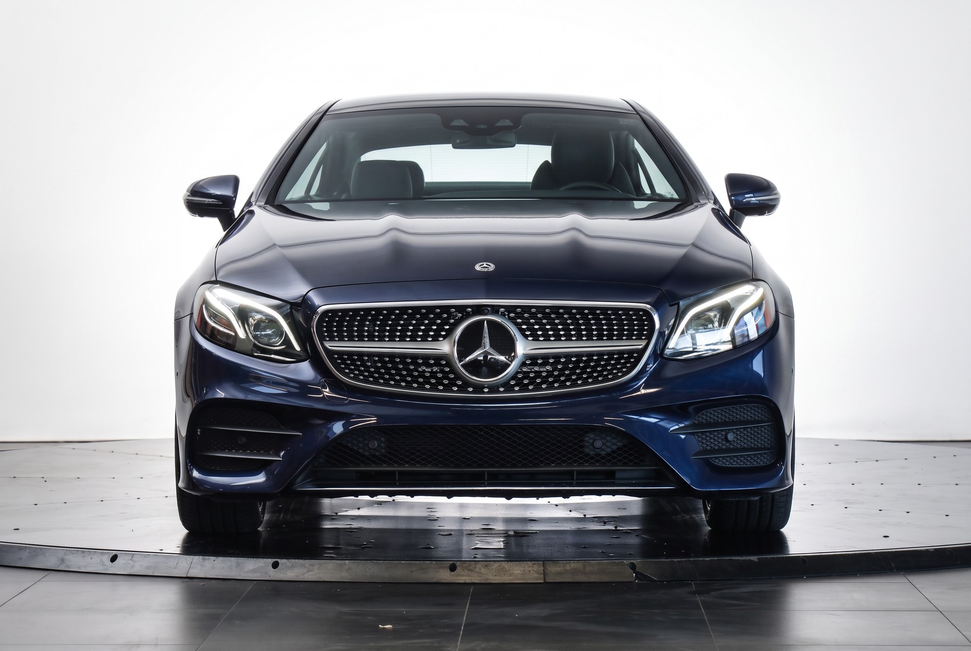 MERCEDES-BENZ E 200 Coupé AMG Line 4 Matic • Bleu cavansite • Toit panoramique • Burmester-showroom-element-1