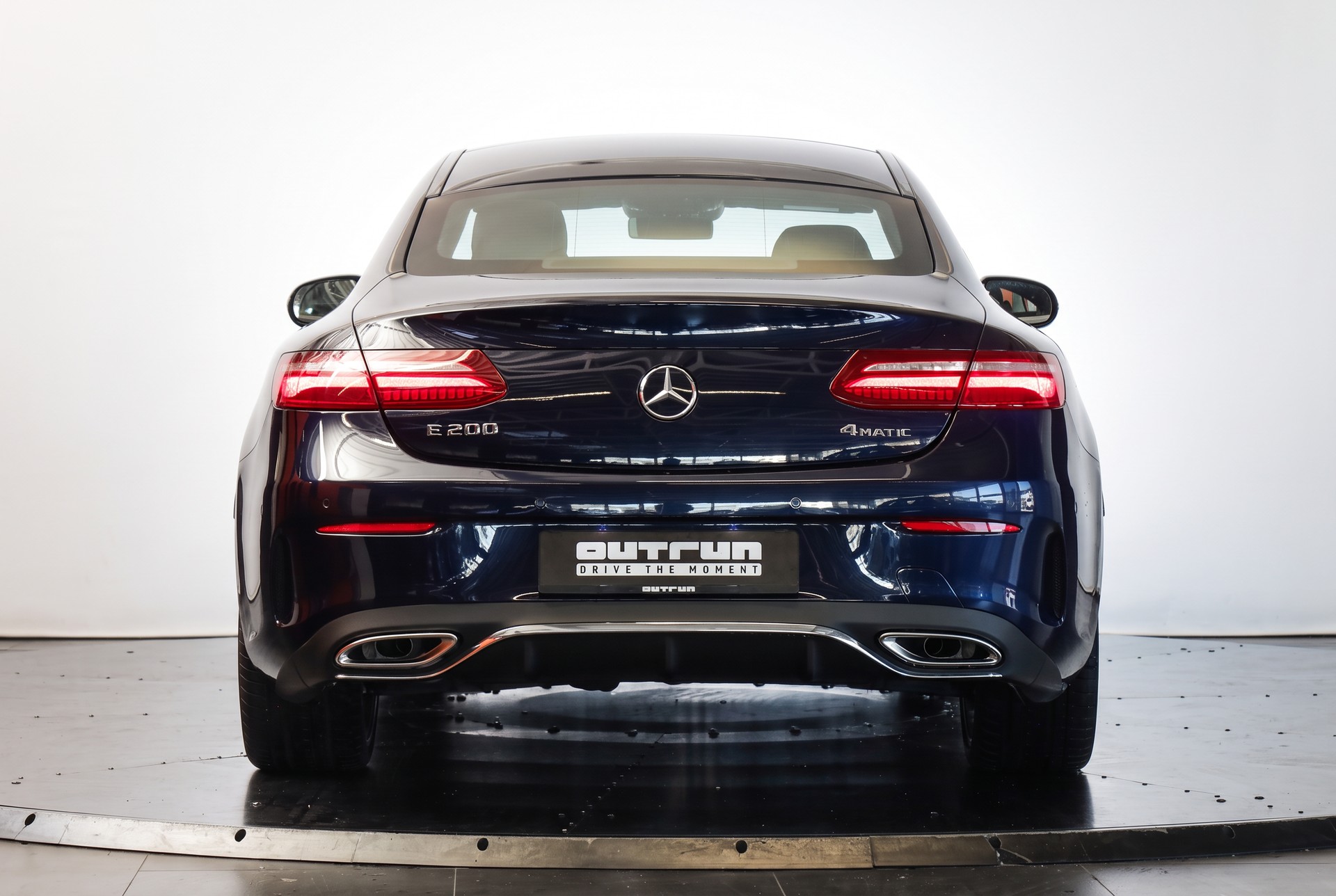 MERCEDES-BENZ E 200 Coupé AMG Line 4 Matic • Bleu cavansite • Toit panoramique • Burmester-showroom-element-2