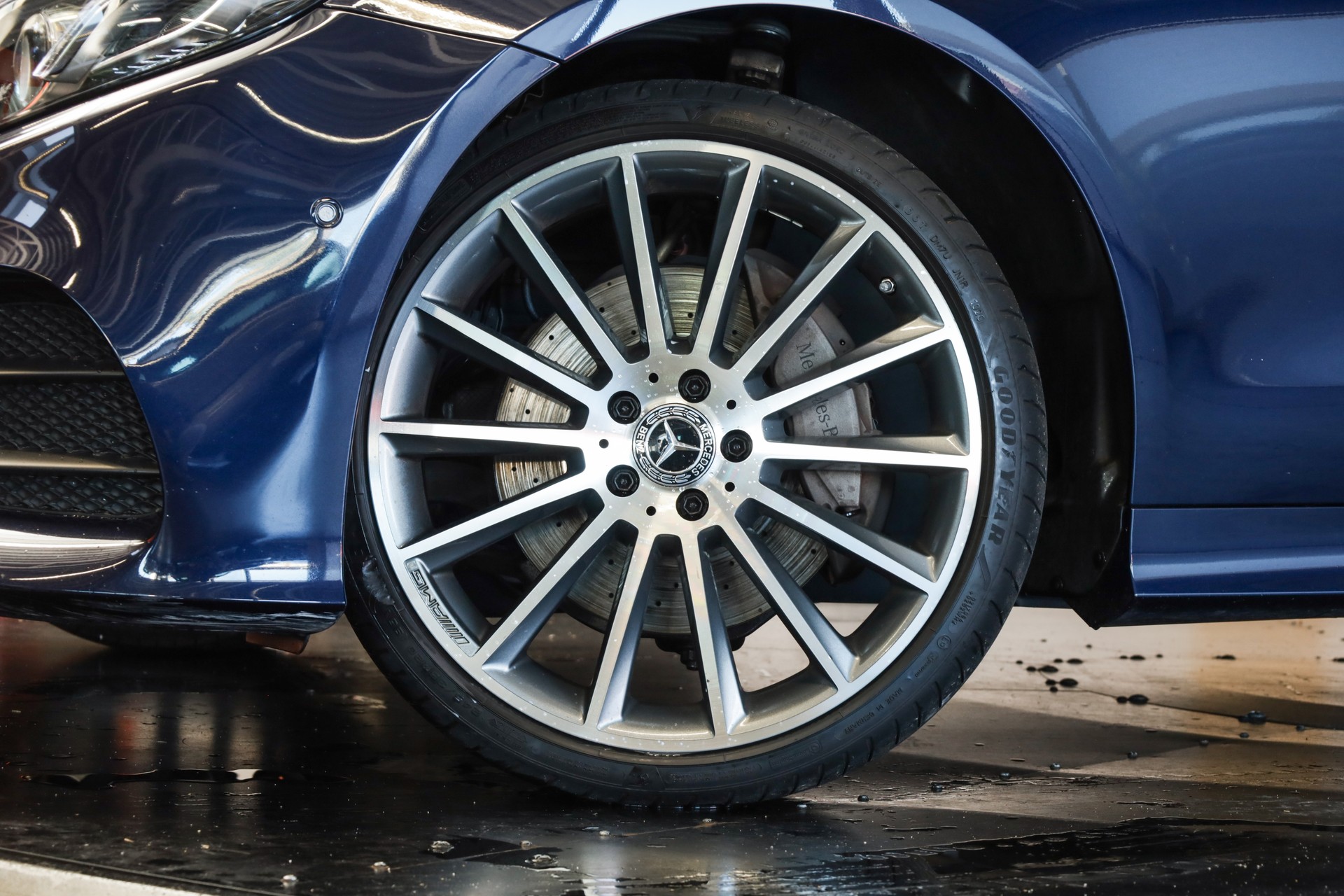 MERCEDES-BENZ E 200 Coupé AMG Line 4 Matic • Bleu cavansite • Toit panoramique • Burmester-image-7