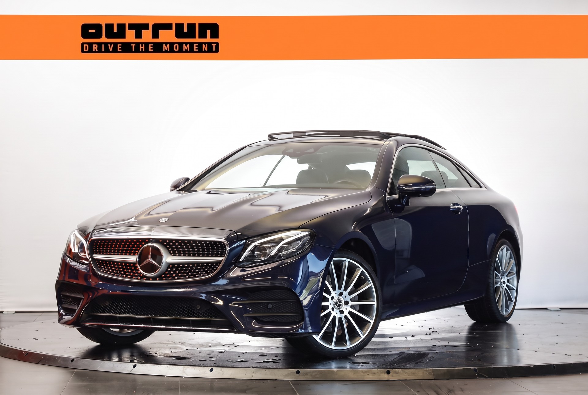 MERCEDES-BENZ E 200 Coupé AMG Line 4 Matic • Bleu cavansite • Toit panoramique • Burmester