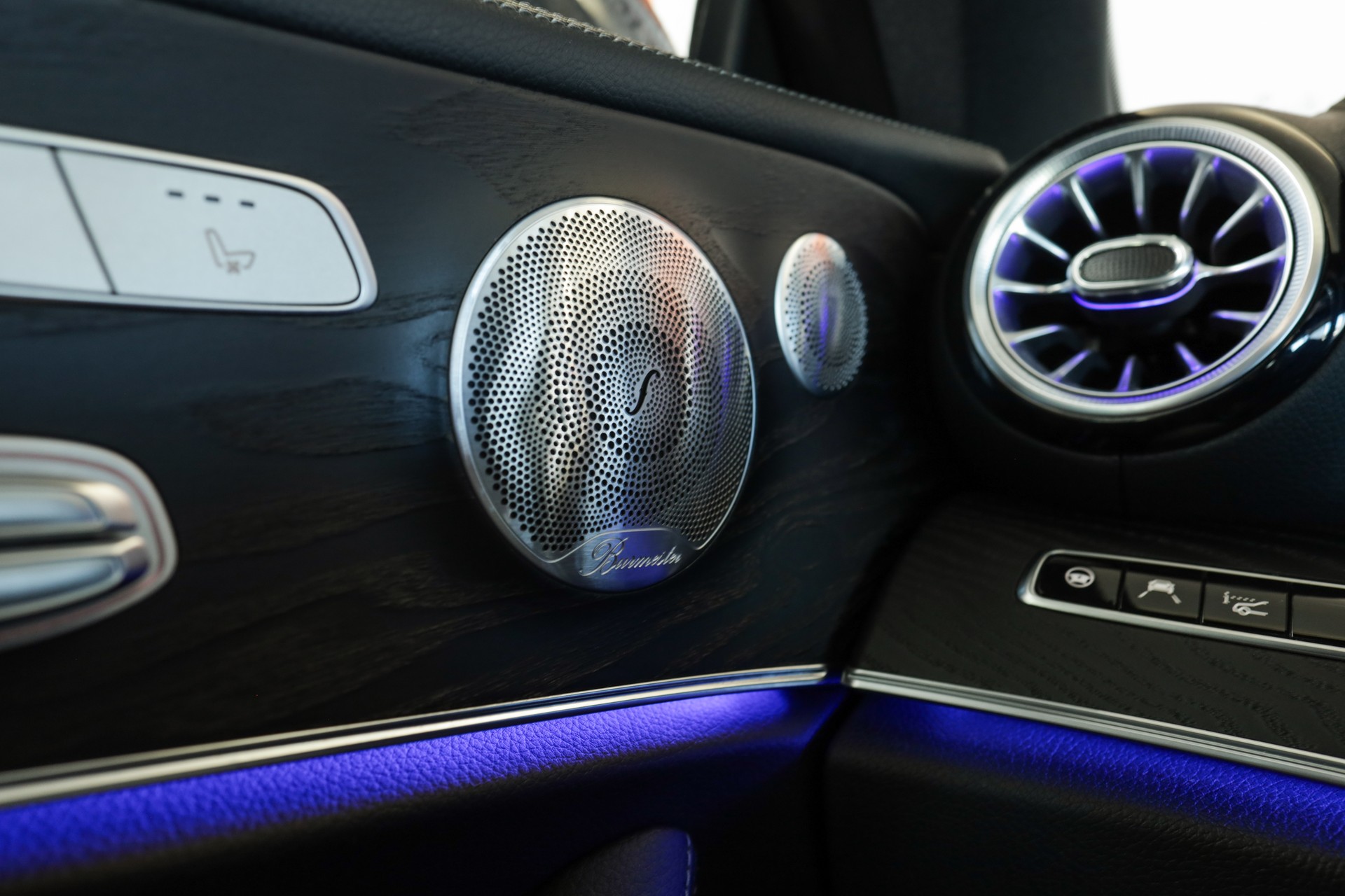 MERCEDES-BENZ E 200 Coupé AMG Line 4 Matic • Bleu cavansite • Toit panoramique • Burmester-image-25
