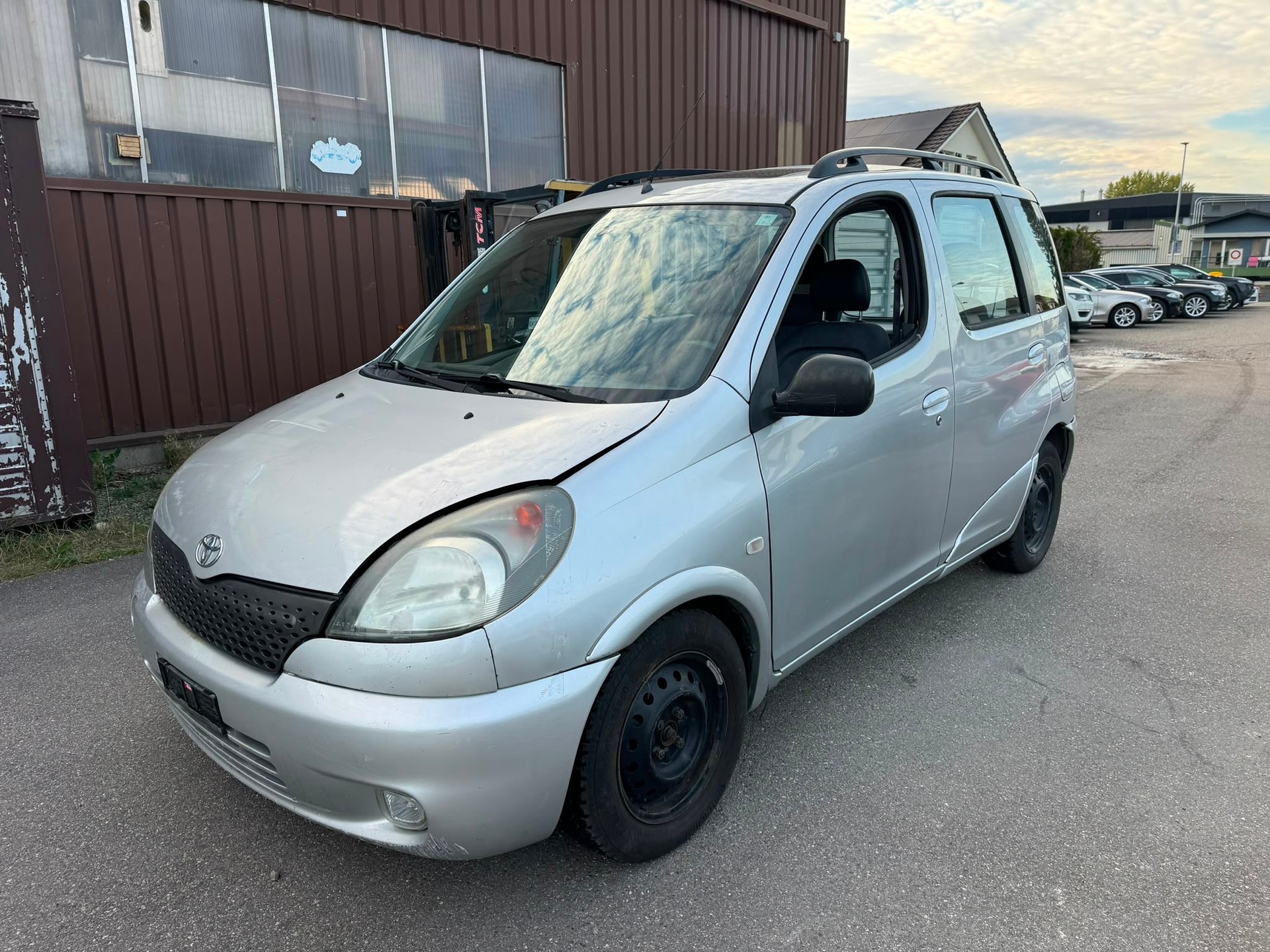 TOYOTA Yaris Verso 1.4 D-4D Linea Luna-image-1