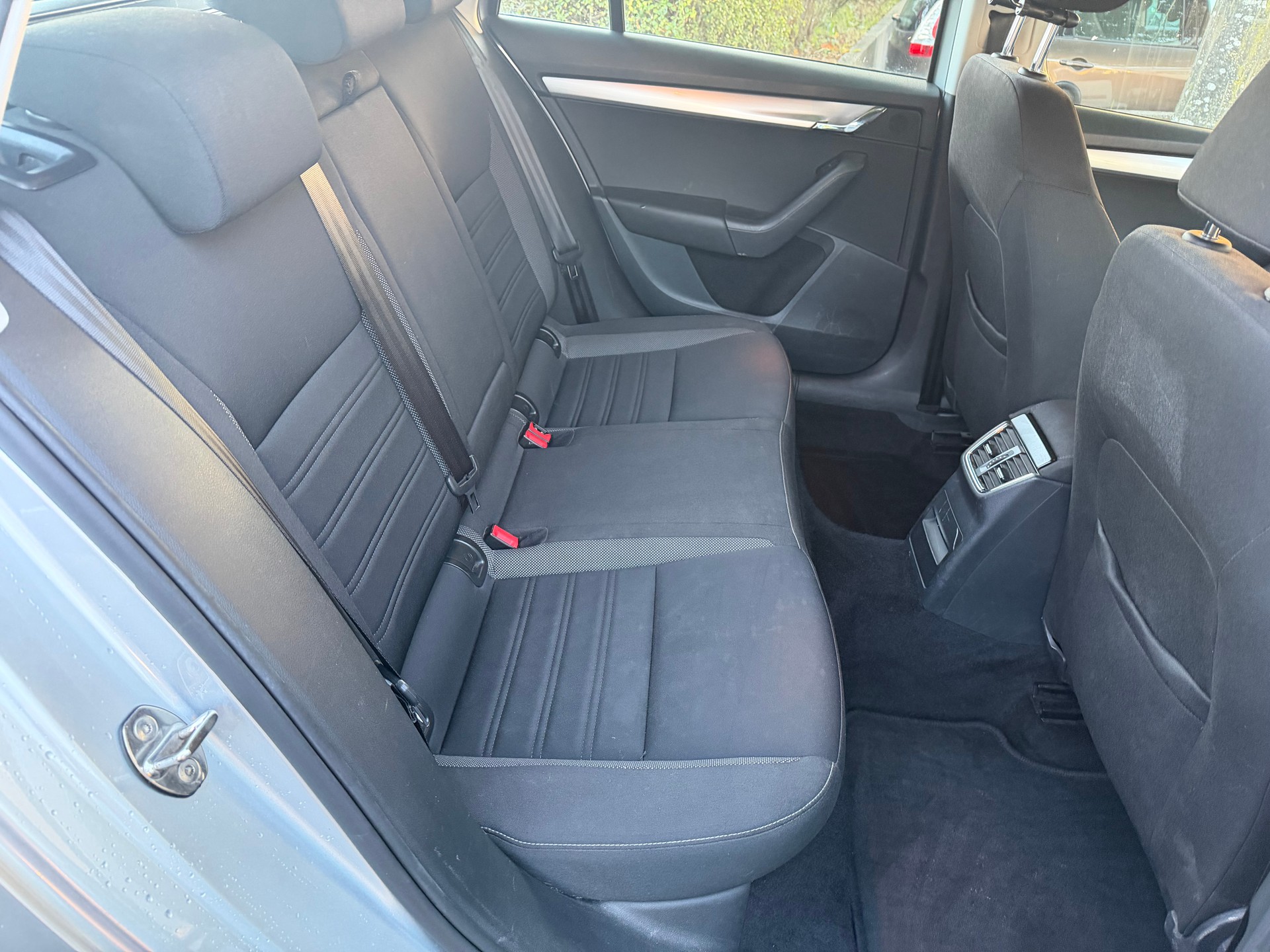 SKODA Octavia Combi 1.6 TDI Active DSG-image-10