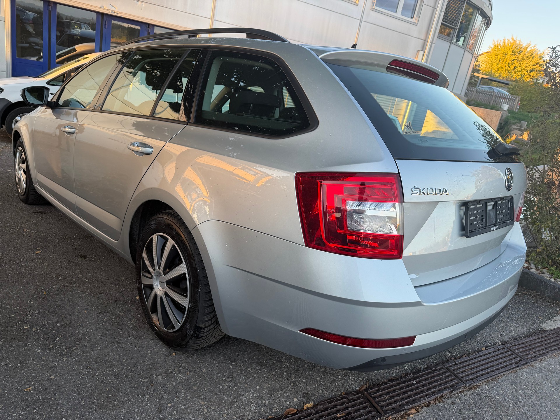SKODA Octavia Combi 1.6 TDI Active DSG-image-3