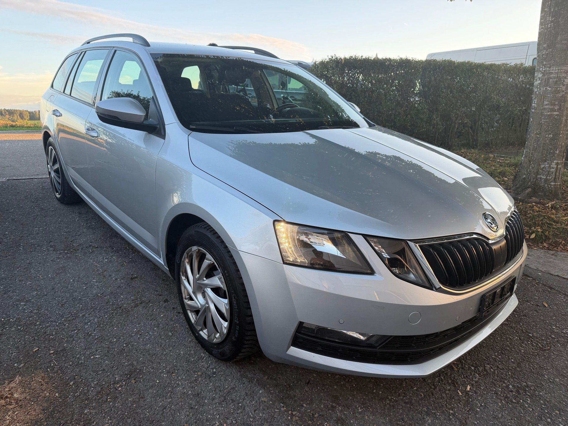 SKODA Octavia Combi 1.6 TDI Active DSG-image-2