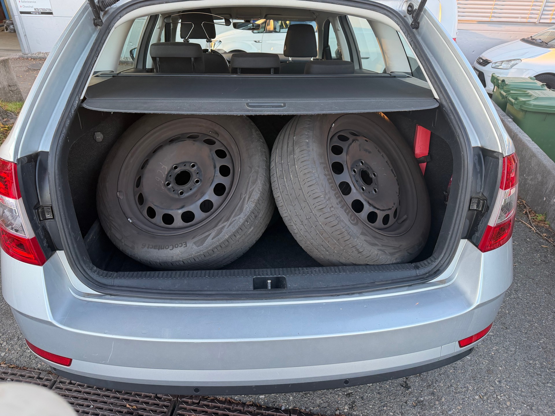 SKODA Octavia Combi 1.6 TDI Active DSG-image-14