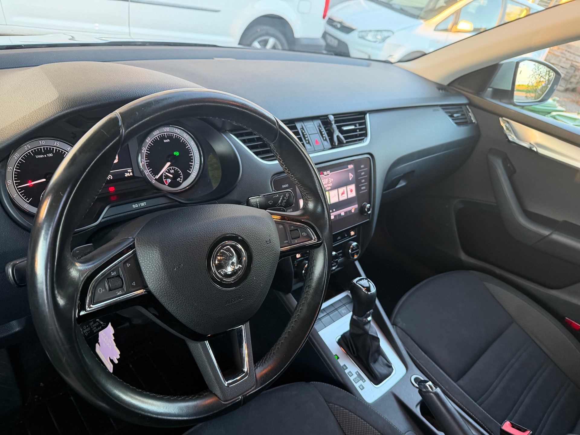 SKODA Octavia Combi 1.6 TDI Active DSG-image-6