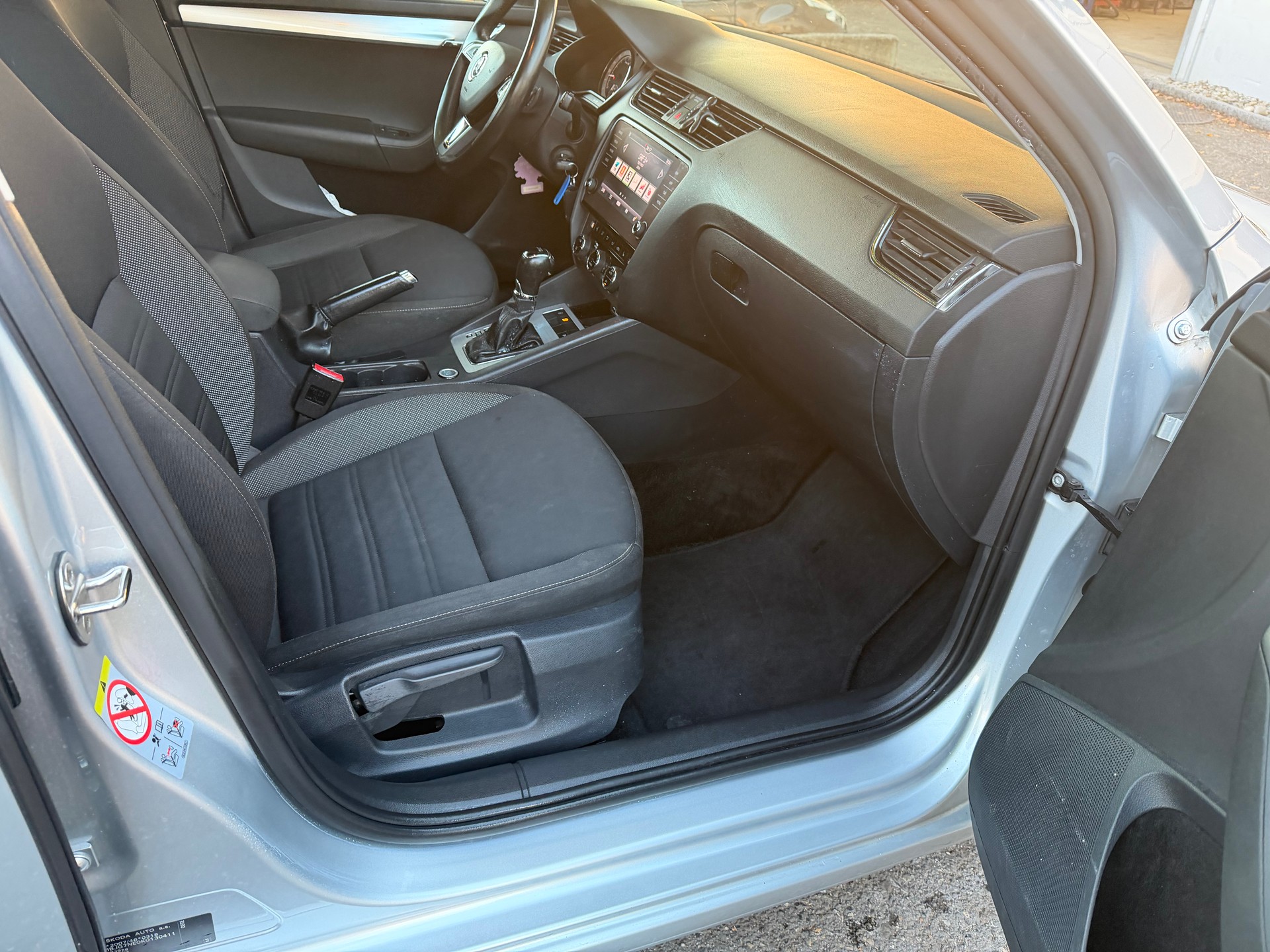 SKODA Octavia Combi 1.6 TDI Active DSG-image-12